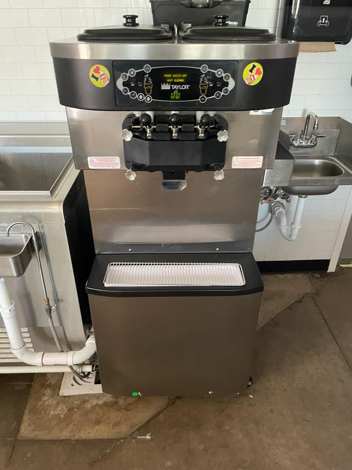 2022 Taylor C712-33 3phase air cooled soft serve machine