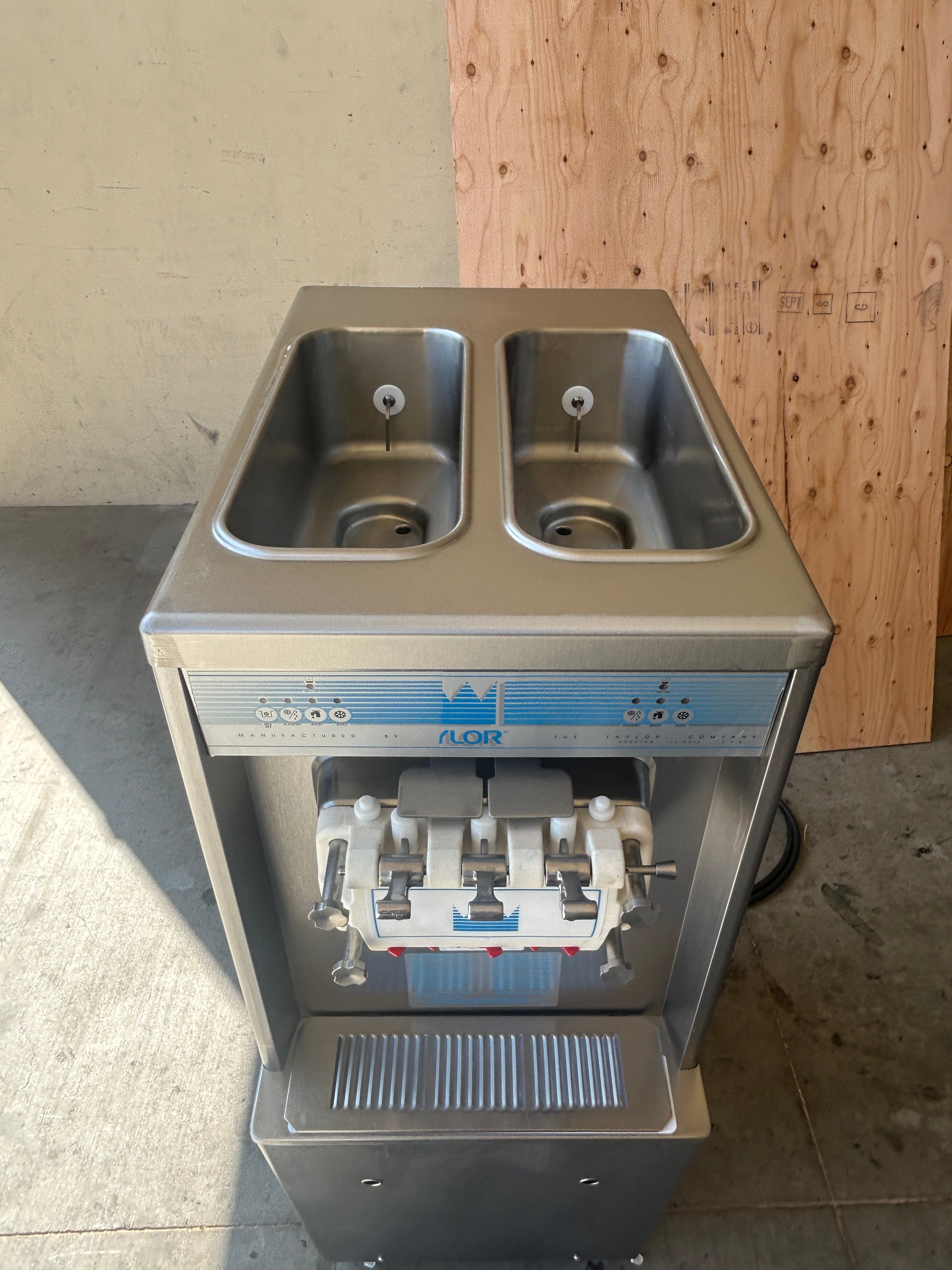 2011 Taylor 794-33 3Ph Water Cooled