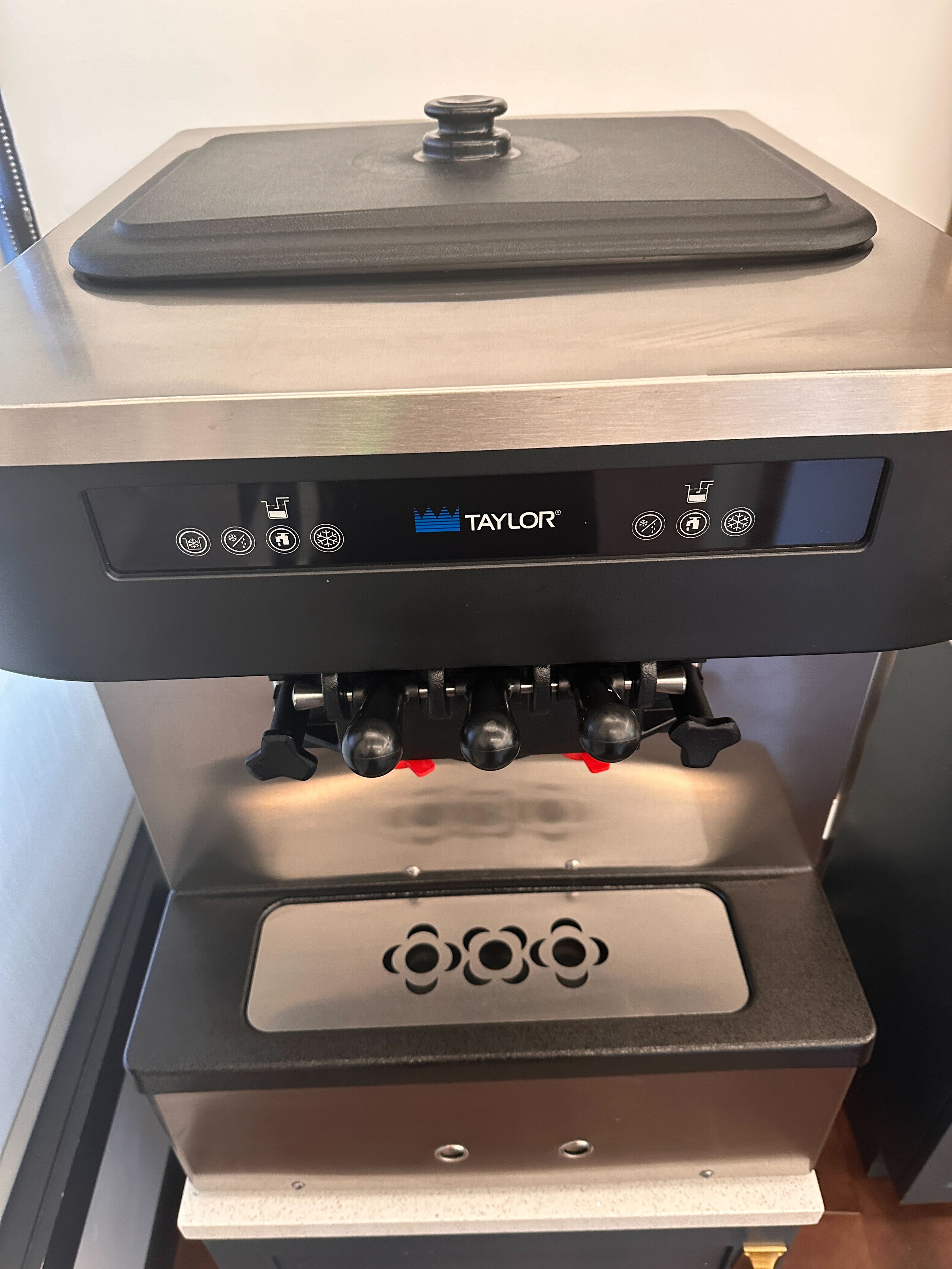 Taylor 2022 C161 1ph air (shipping is extra, check or wire payment only)