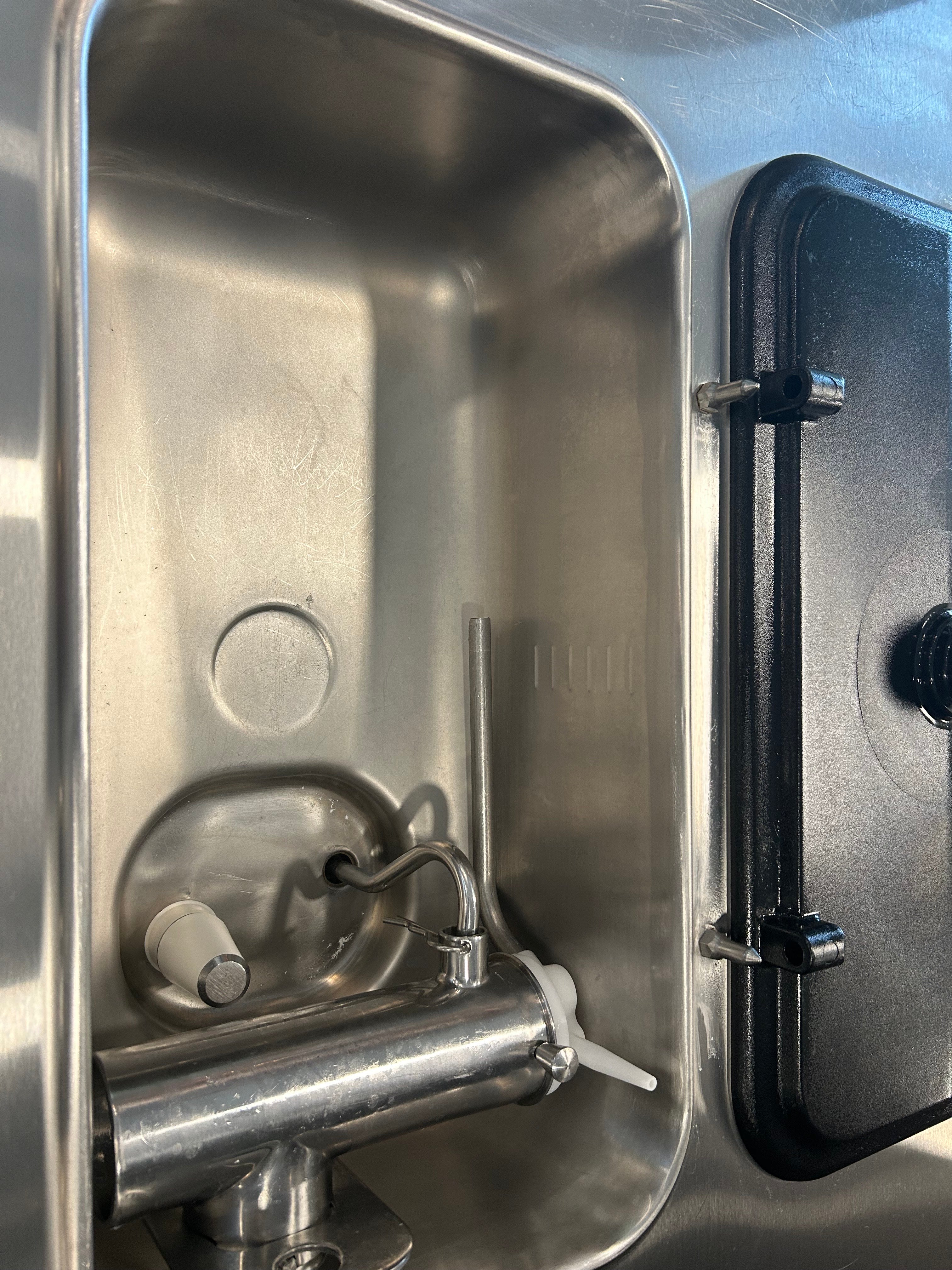 2023 like new Taylor C712-27 1ph water cooled with air pumps