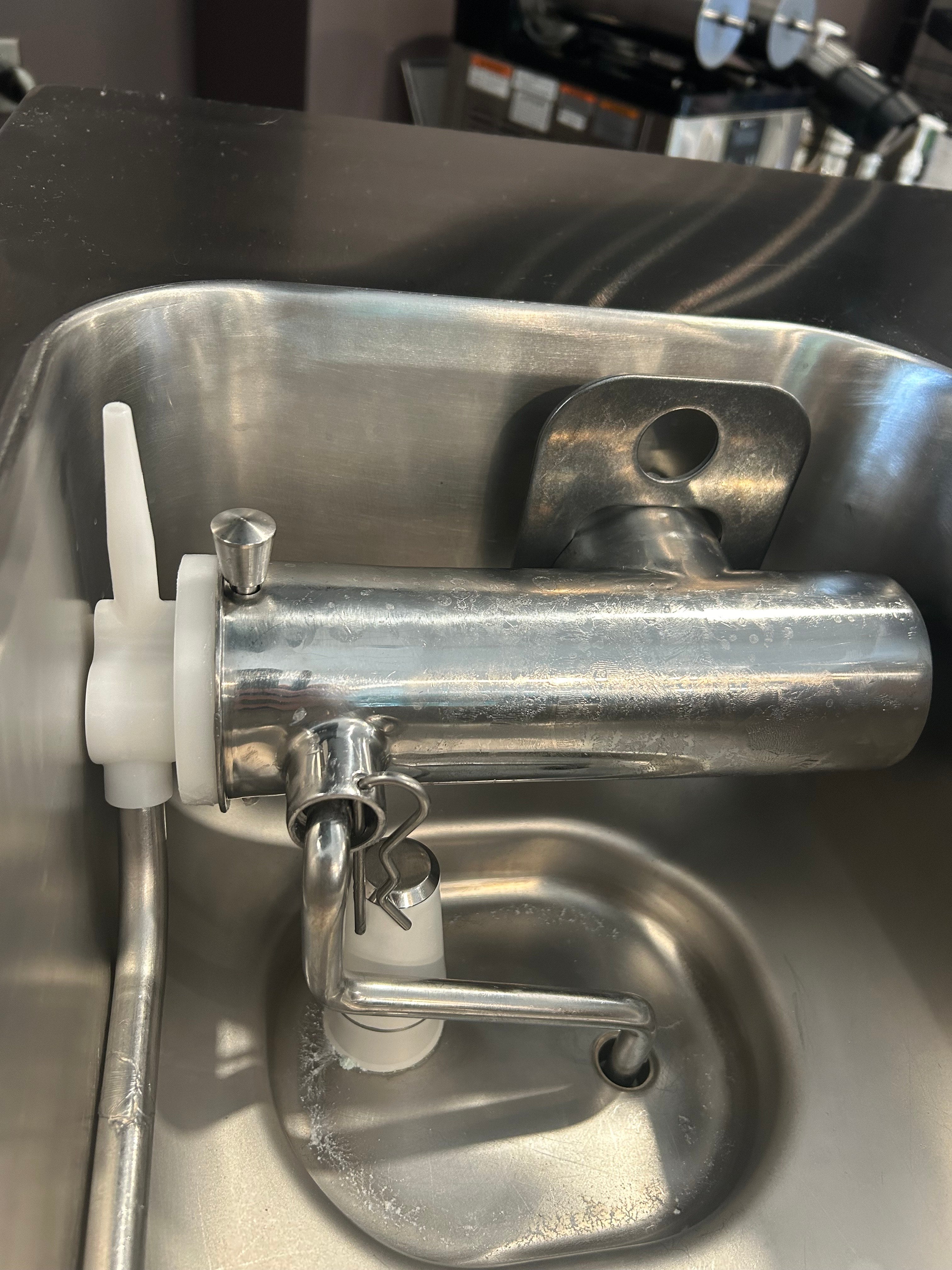 2023 like new Taylor C712-27 1ph water cooled with air pumps