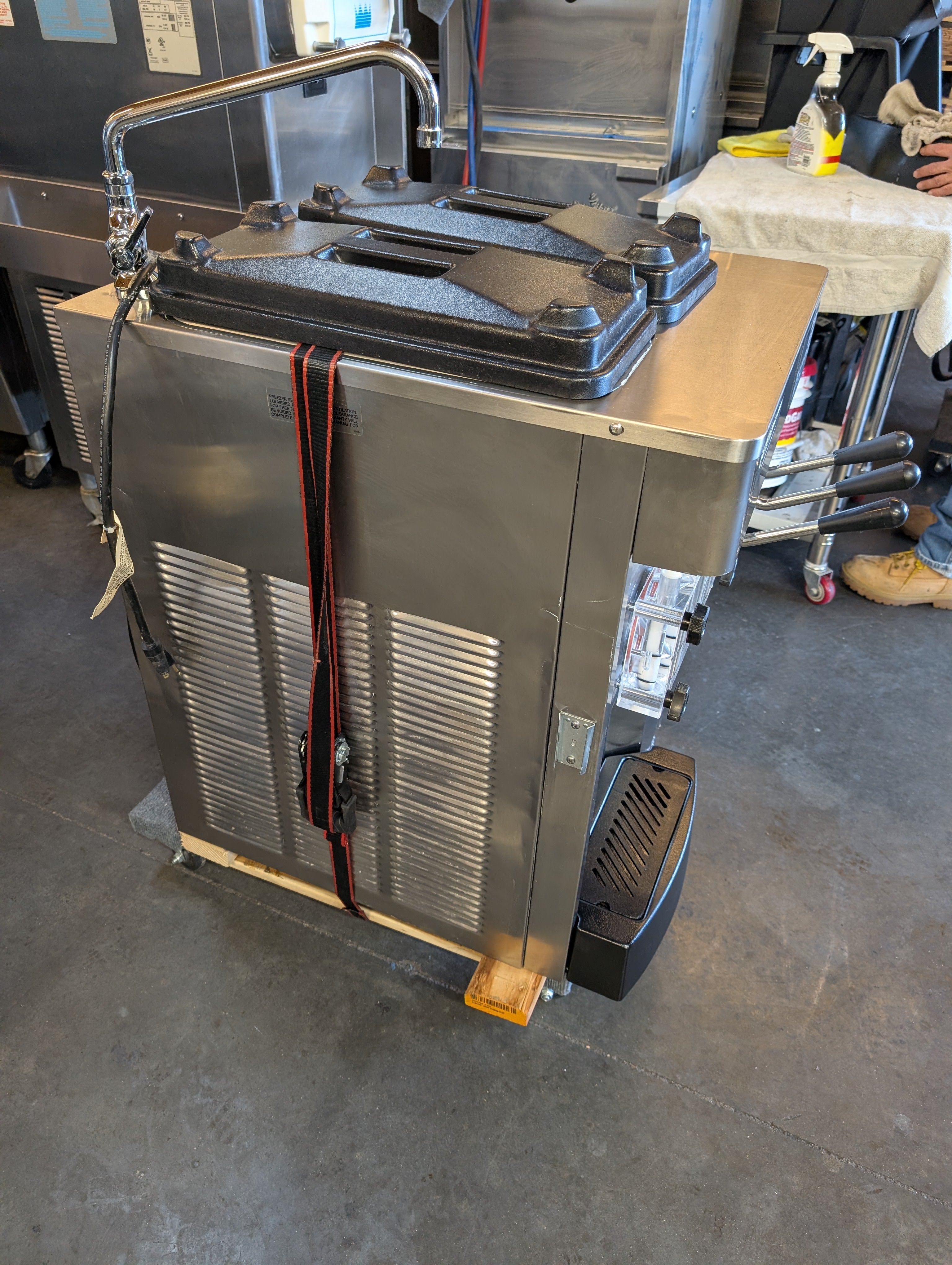 2024 like new Stoelting F131-38I2 Two Flavor Twist Countertop 1ph air