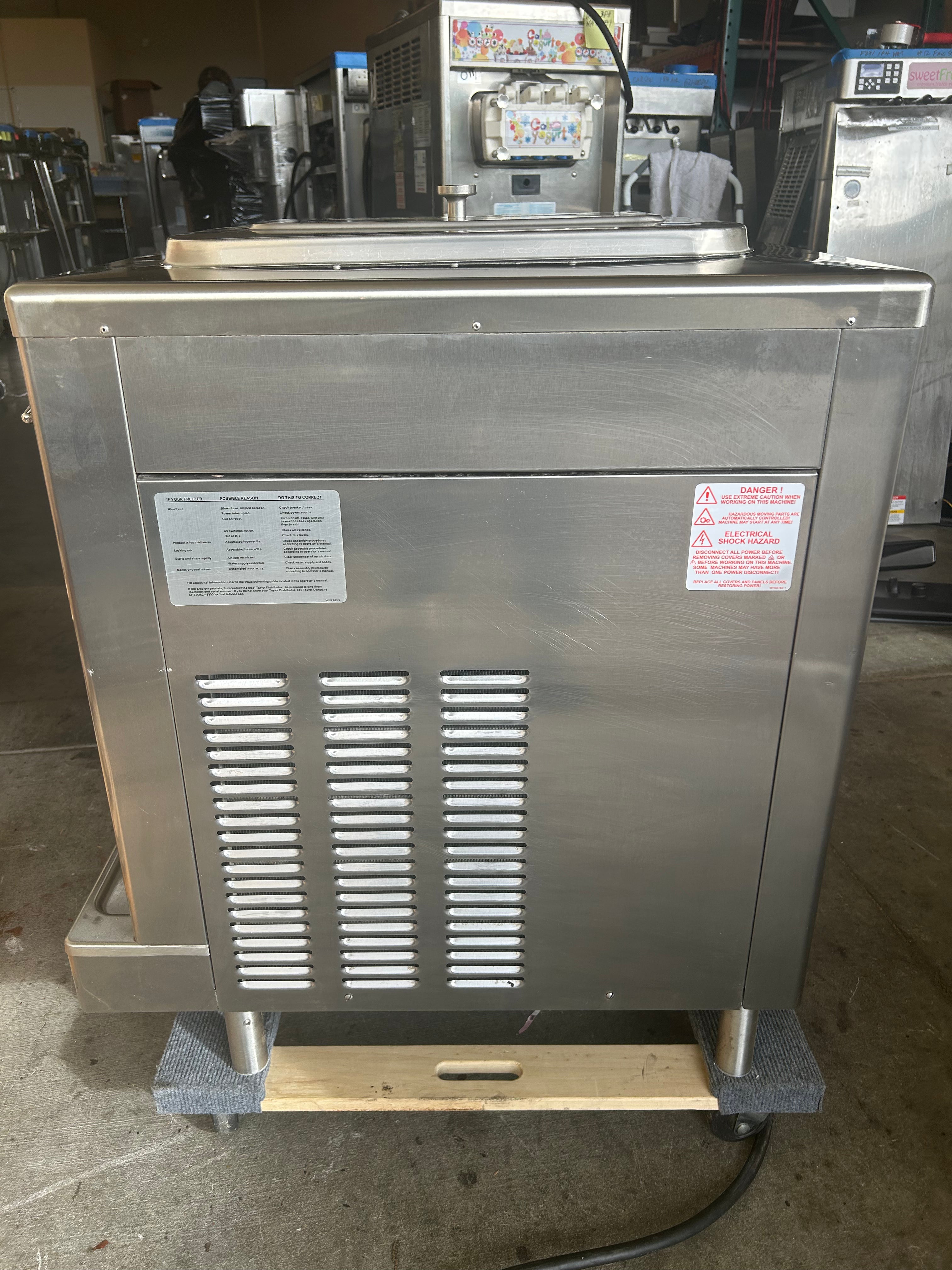 2008 Taylor 702-27 1PH Air Countertop High Output Single Flavor Soft Serve Machine