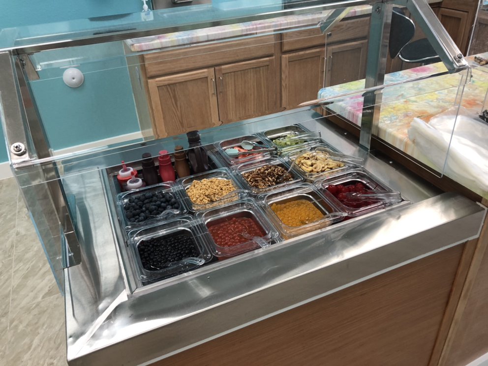 12 Topping Refrigerated Island Topping Bar