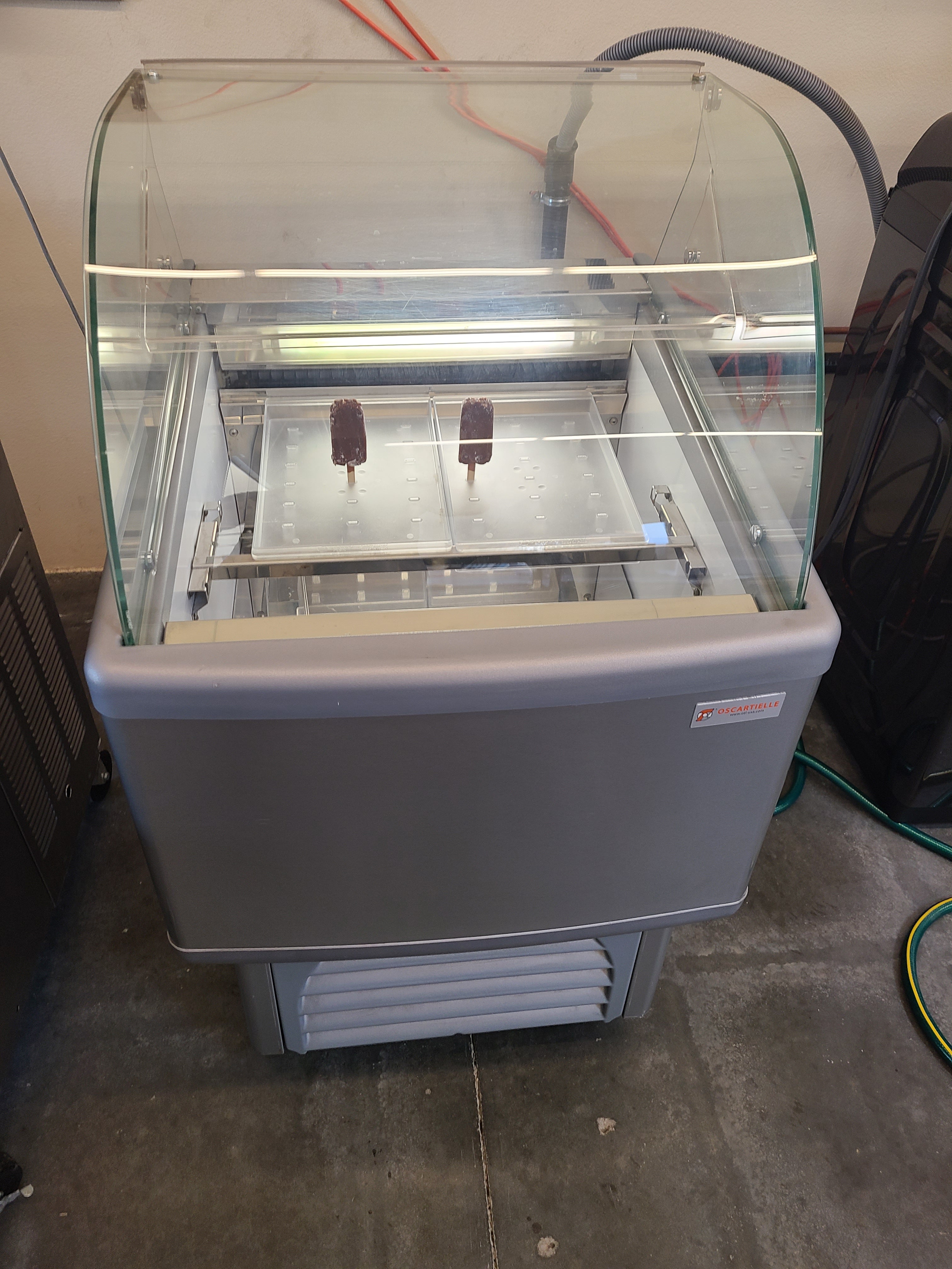 Oscartielle Gelato Case
