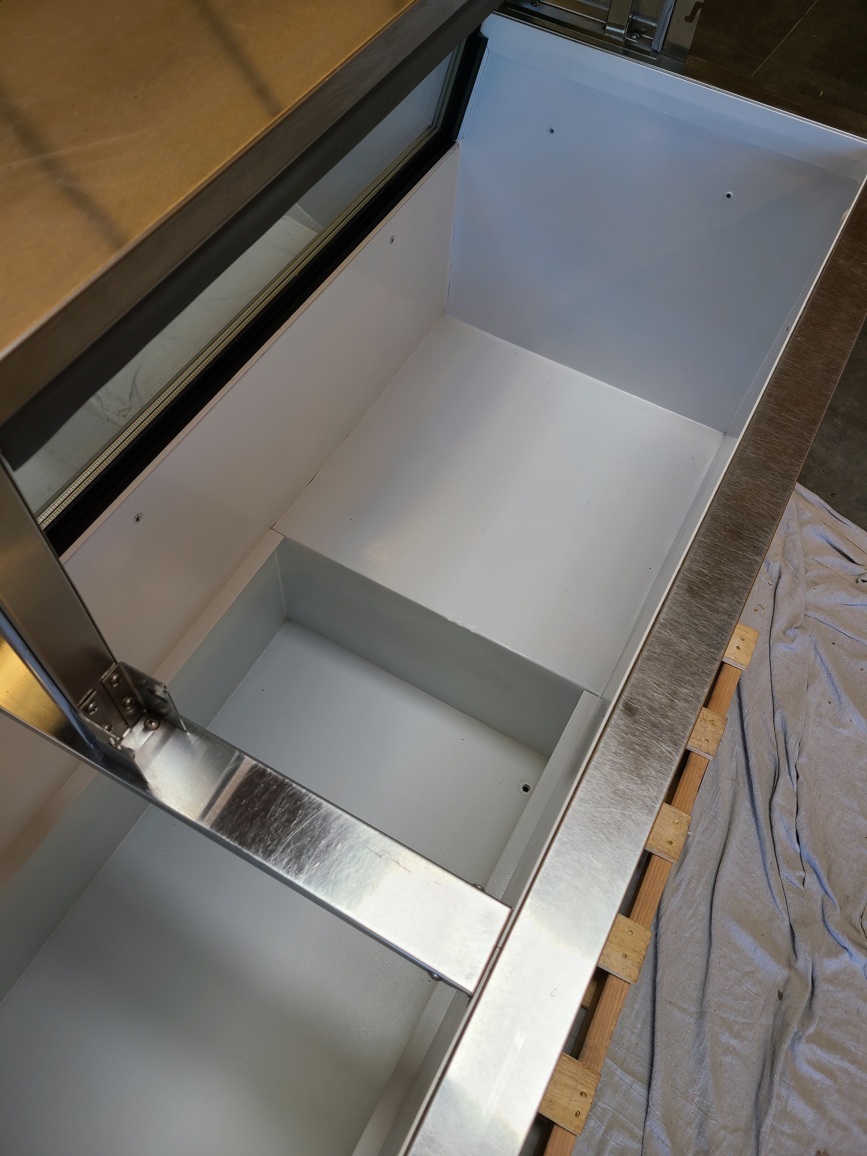 Refurbished 2015 Norlake 16 Flavor Dipping Cabinet