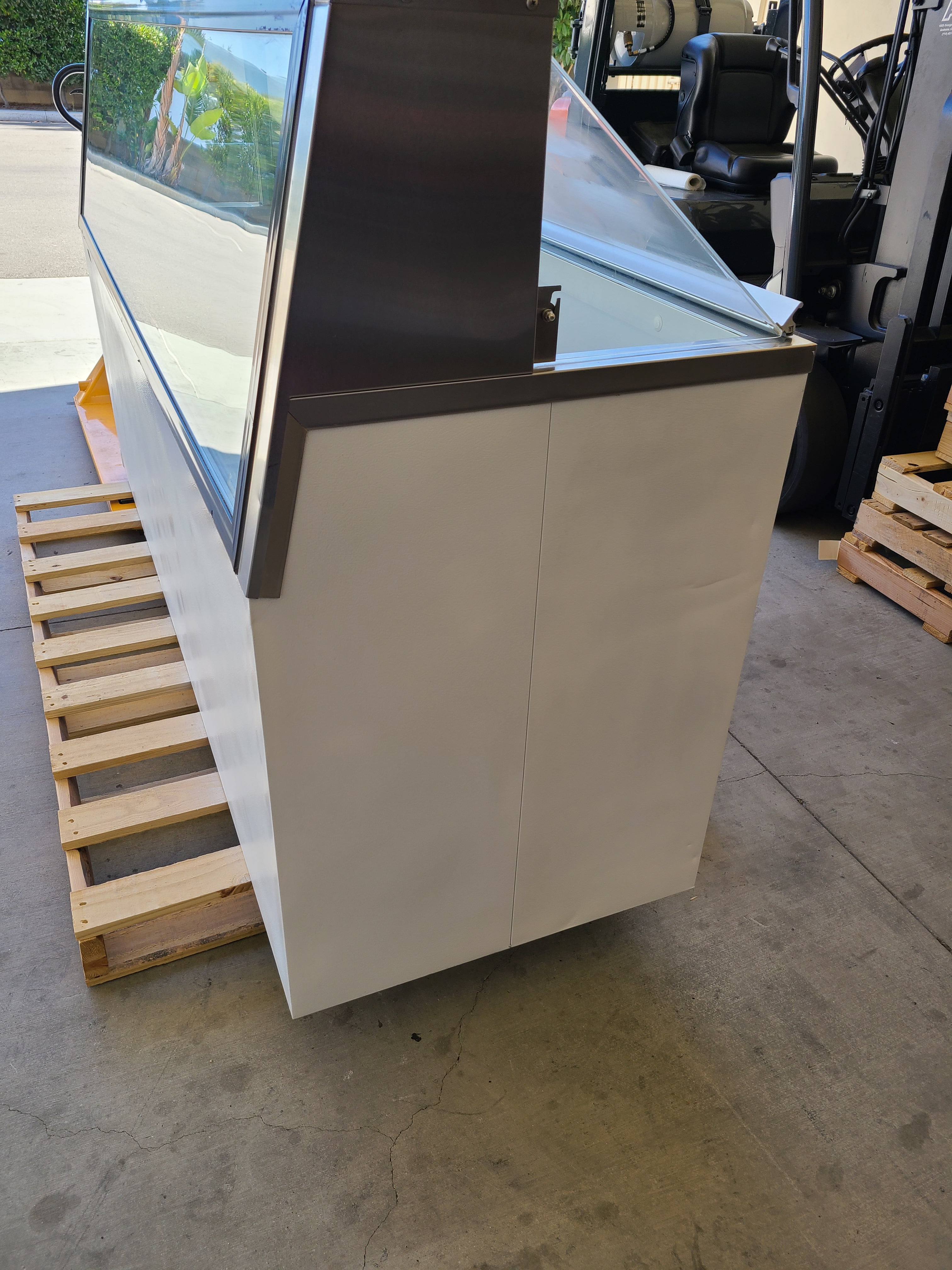 Refurbished 2015 Norlake 16 Flavor Dipping Cabinet