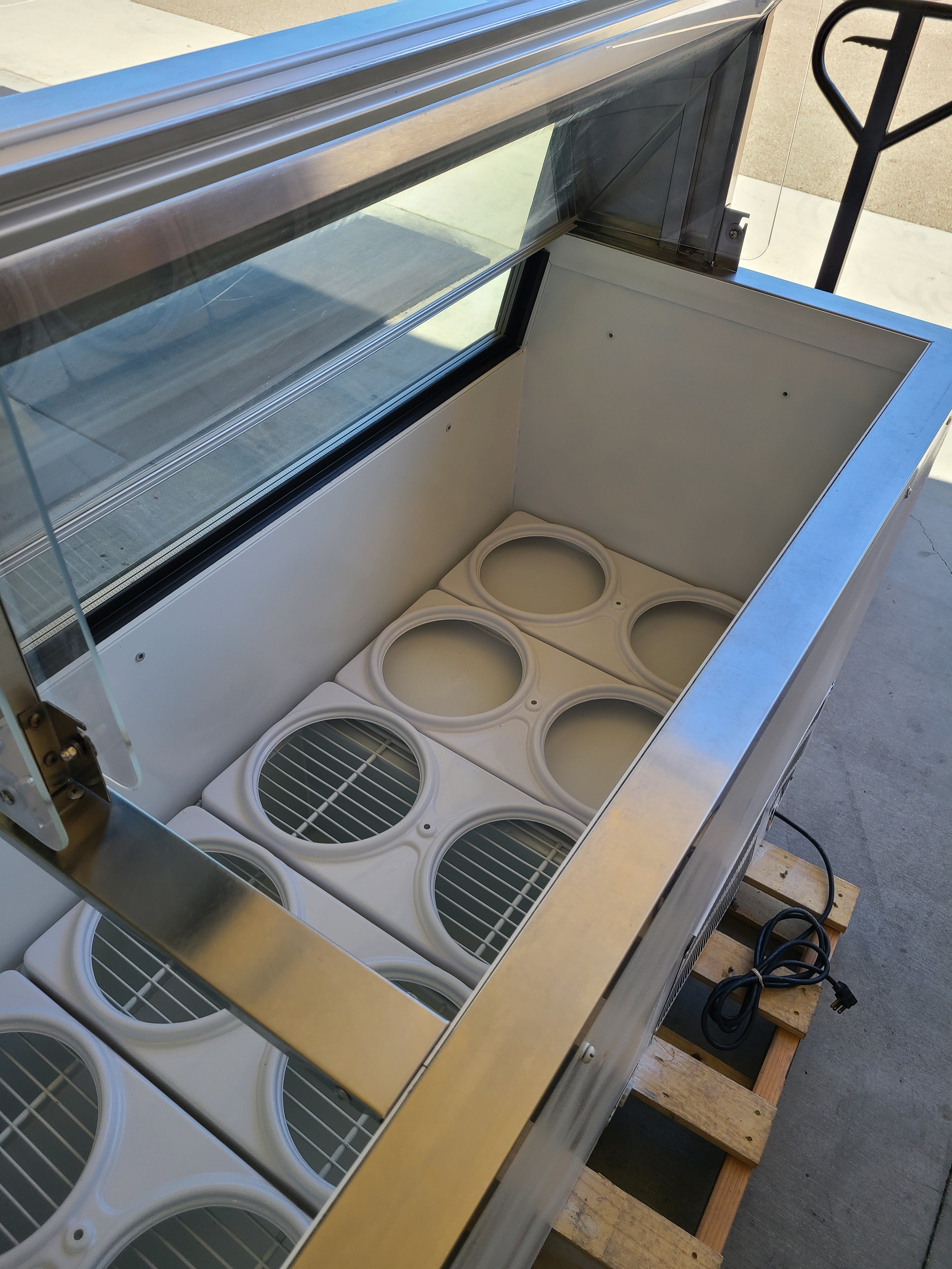 Refurbished 2015 Norlake 16 Flavor Dipping Cabinet
