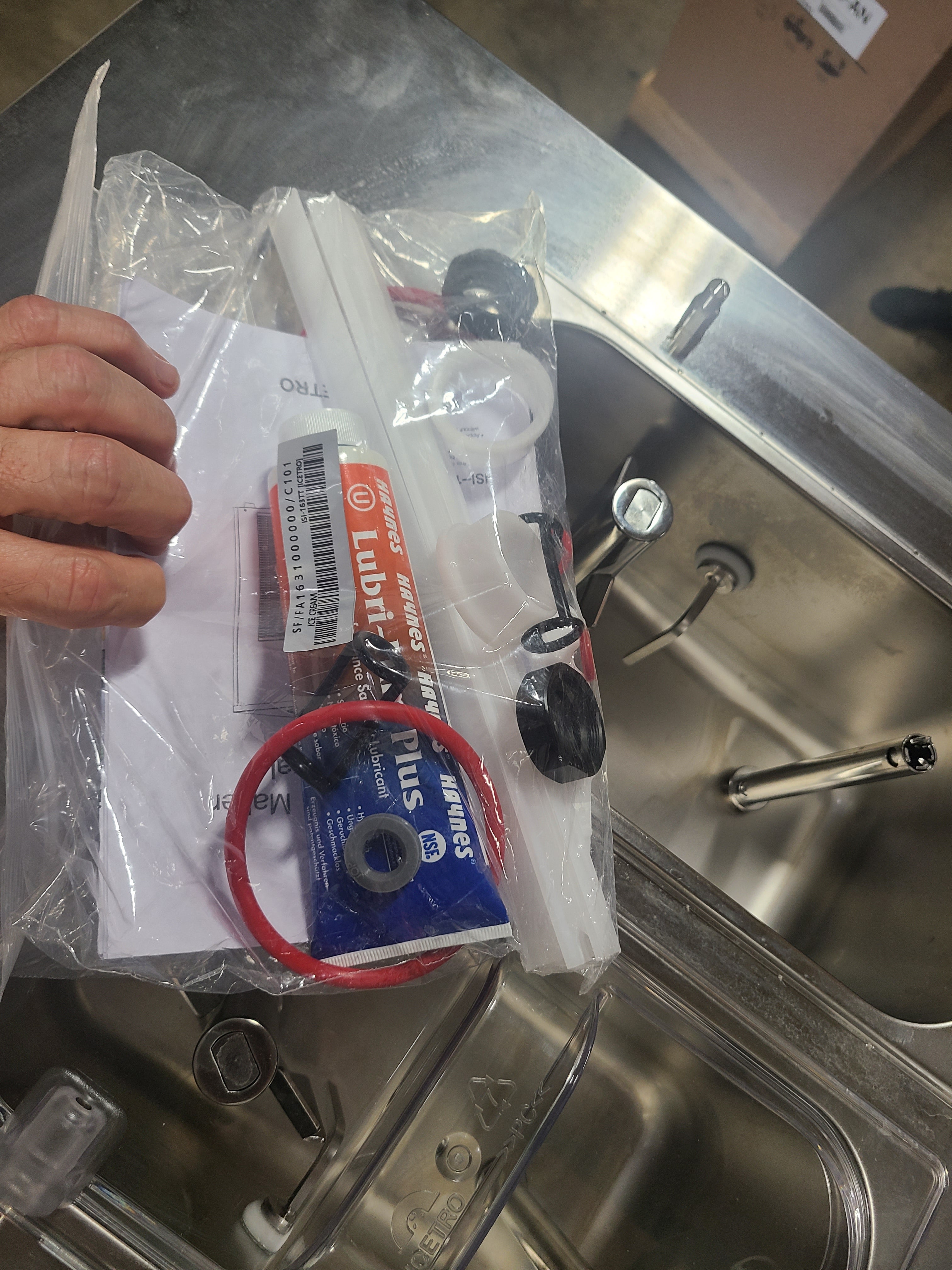 Icetro ISI-163ST Dual Flavor Twist Floor Model