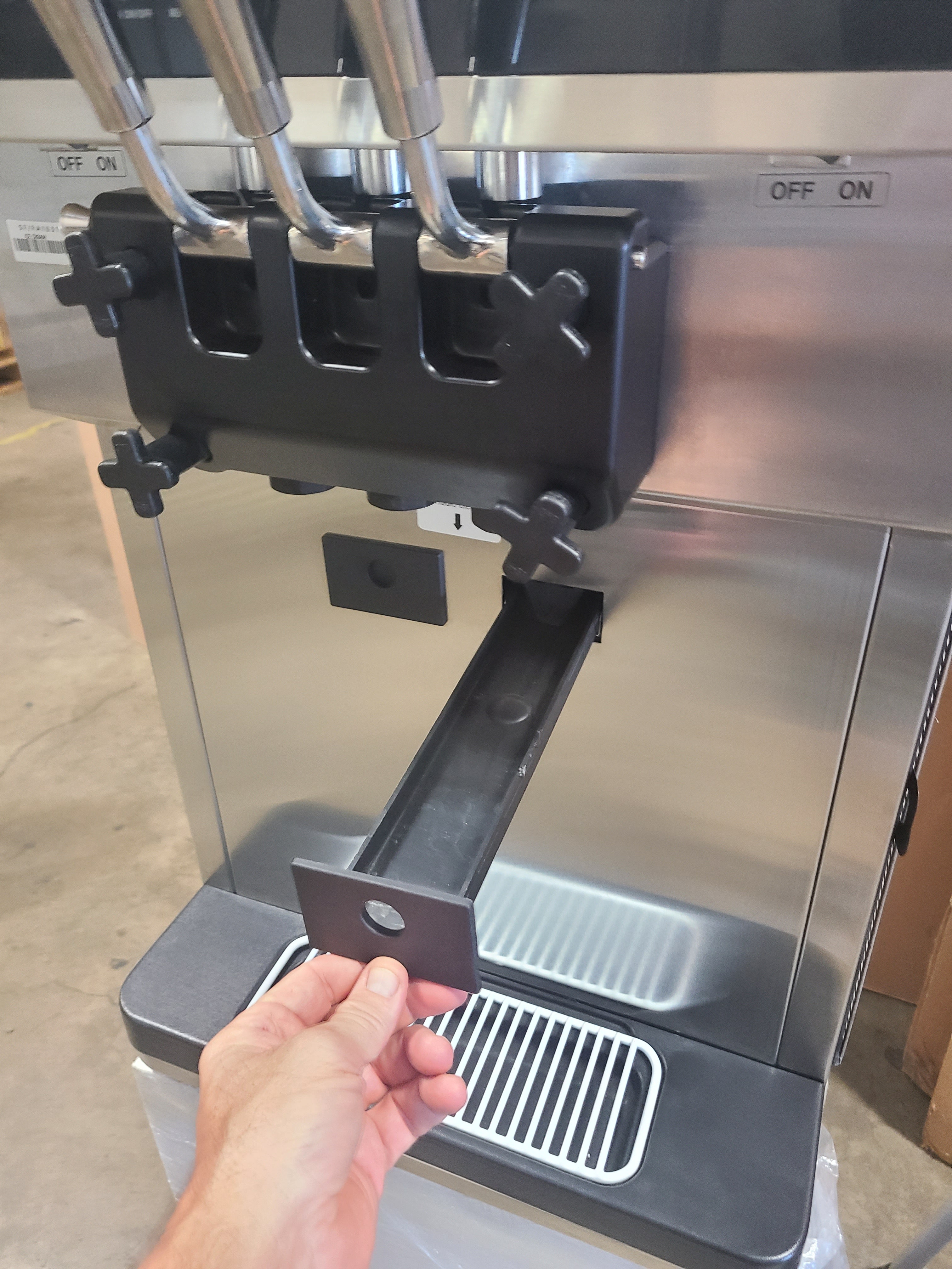 Icetro ISI-163ST Dual Flavor Twist Floor Model