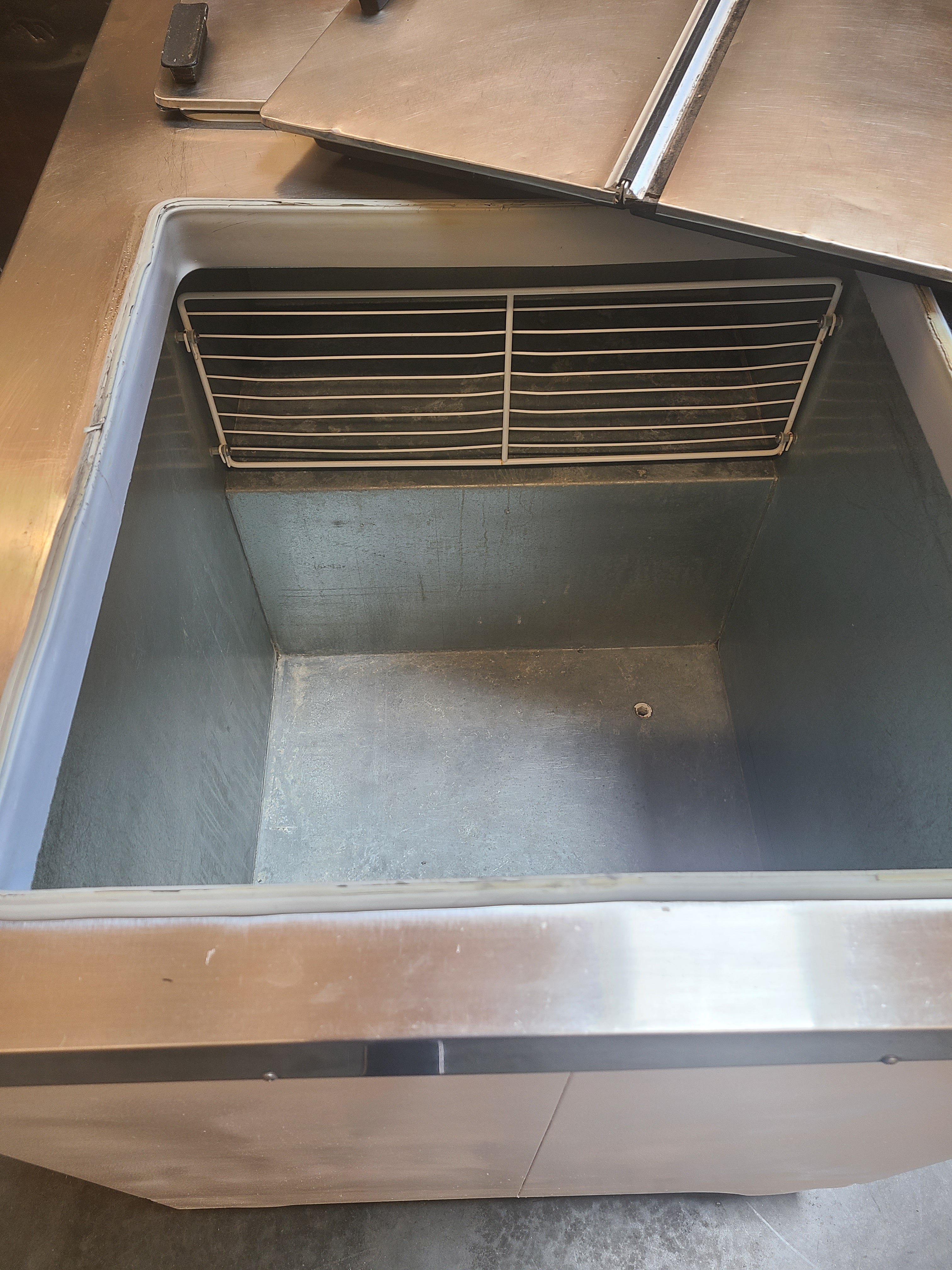 DC-6D Master-Bilt Ice Cream Dipping Cabinet