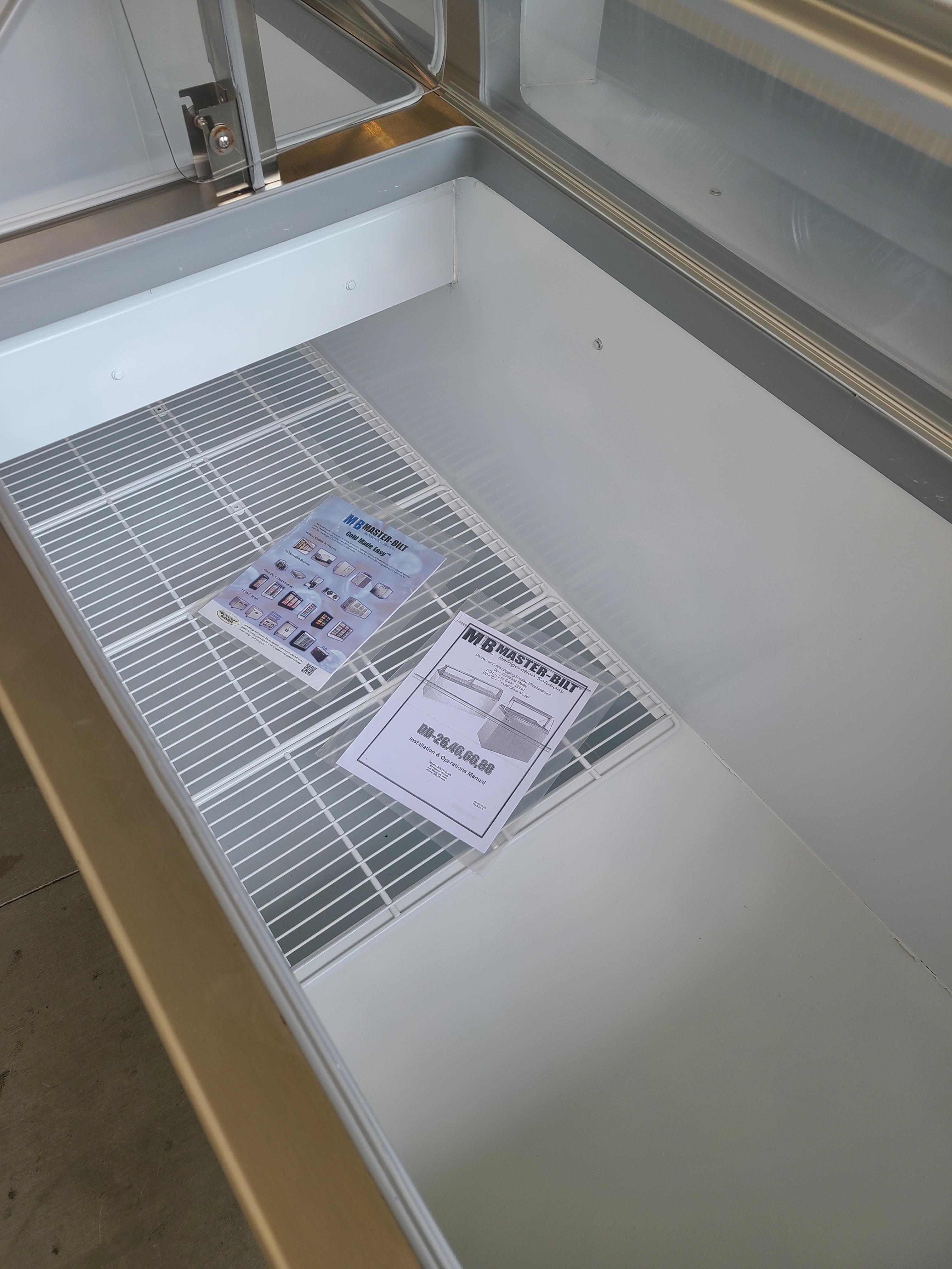 2015 Masterbilt 16 Flavor Dip Case Model DD-88