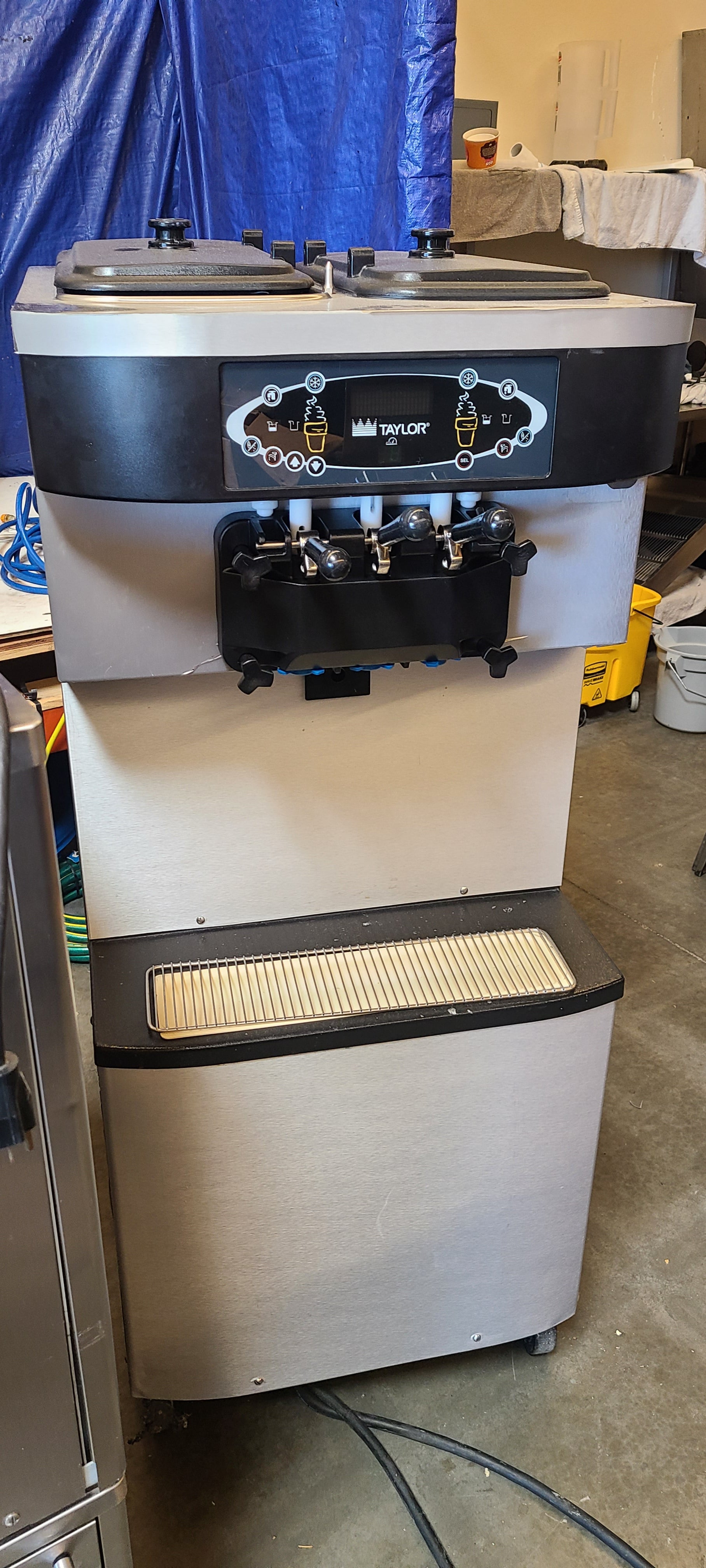 Refurbished 2008 Taylor C713-33 3ph Air w/ Warranty