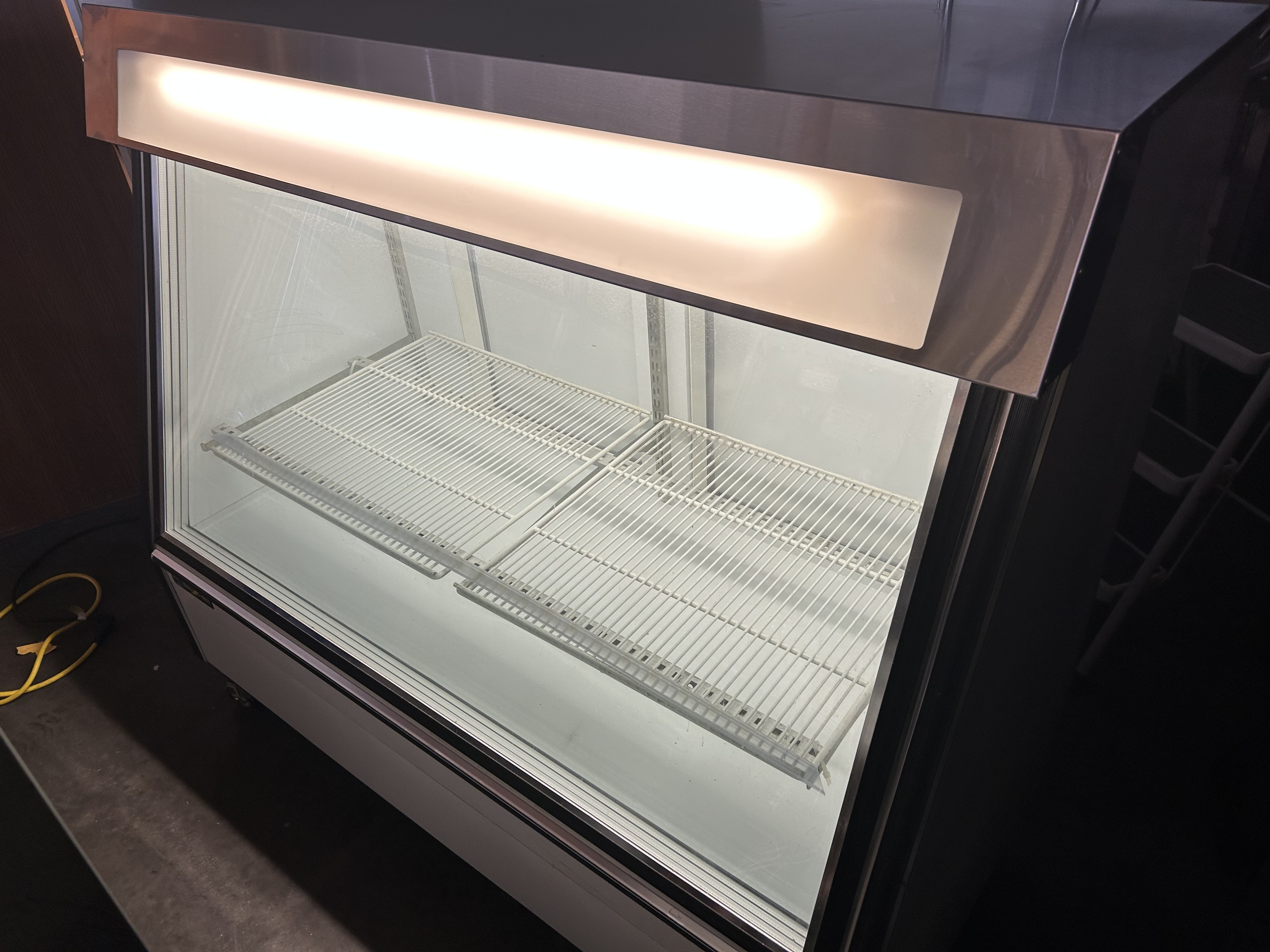 Used Master-Bilt FIP-50 Ice Cream Cake Display Freezer