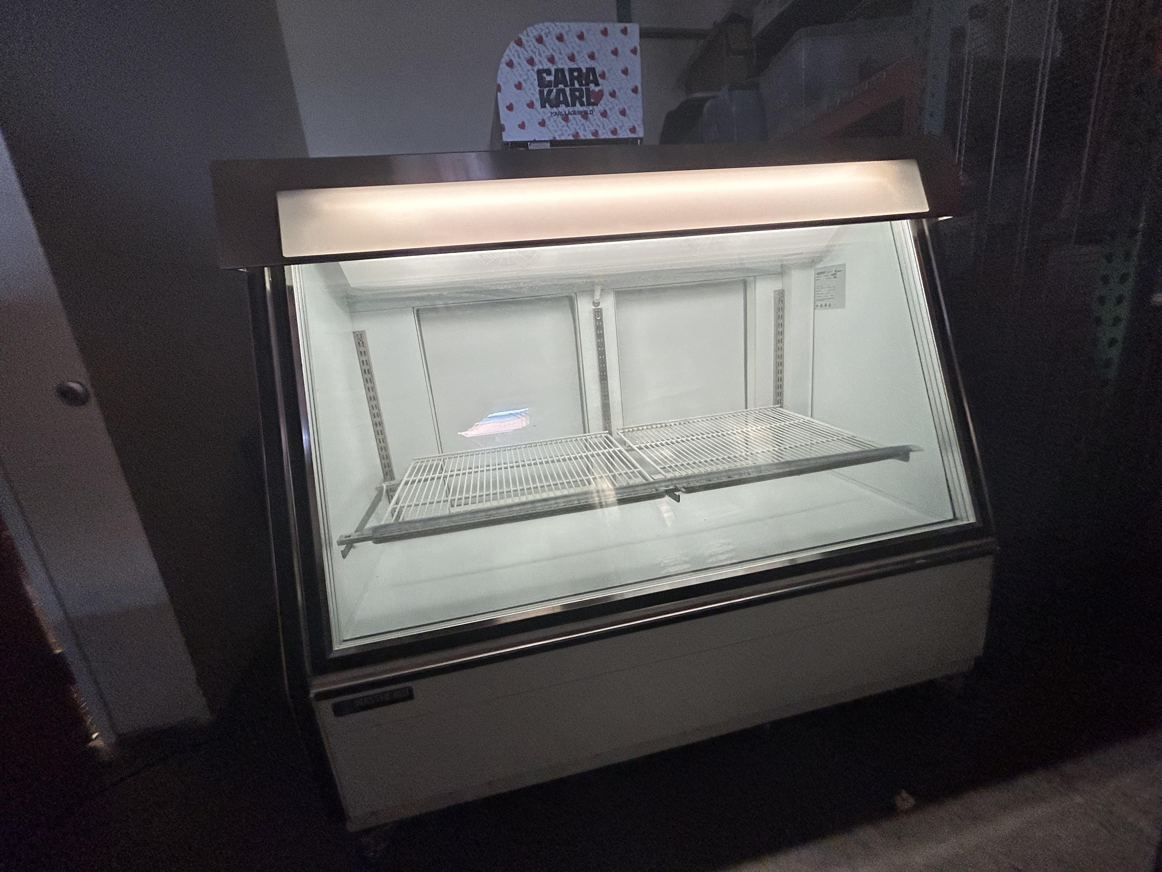 Used Master-Bilt FIP-50 Ice Cream Cake Display Freezer
