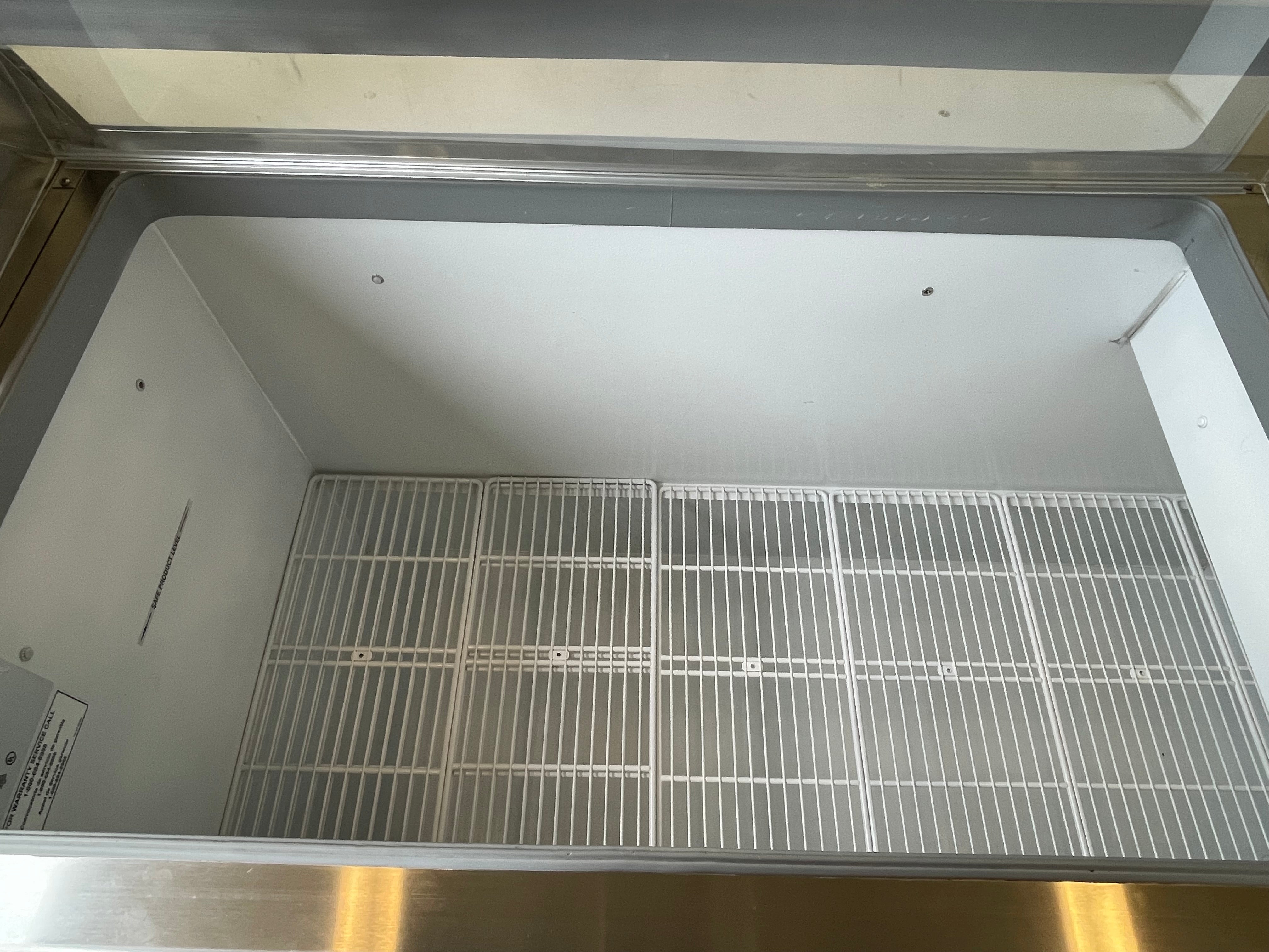 2015 Masterbilt 16 Flavor Dip Case Model DD-88