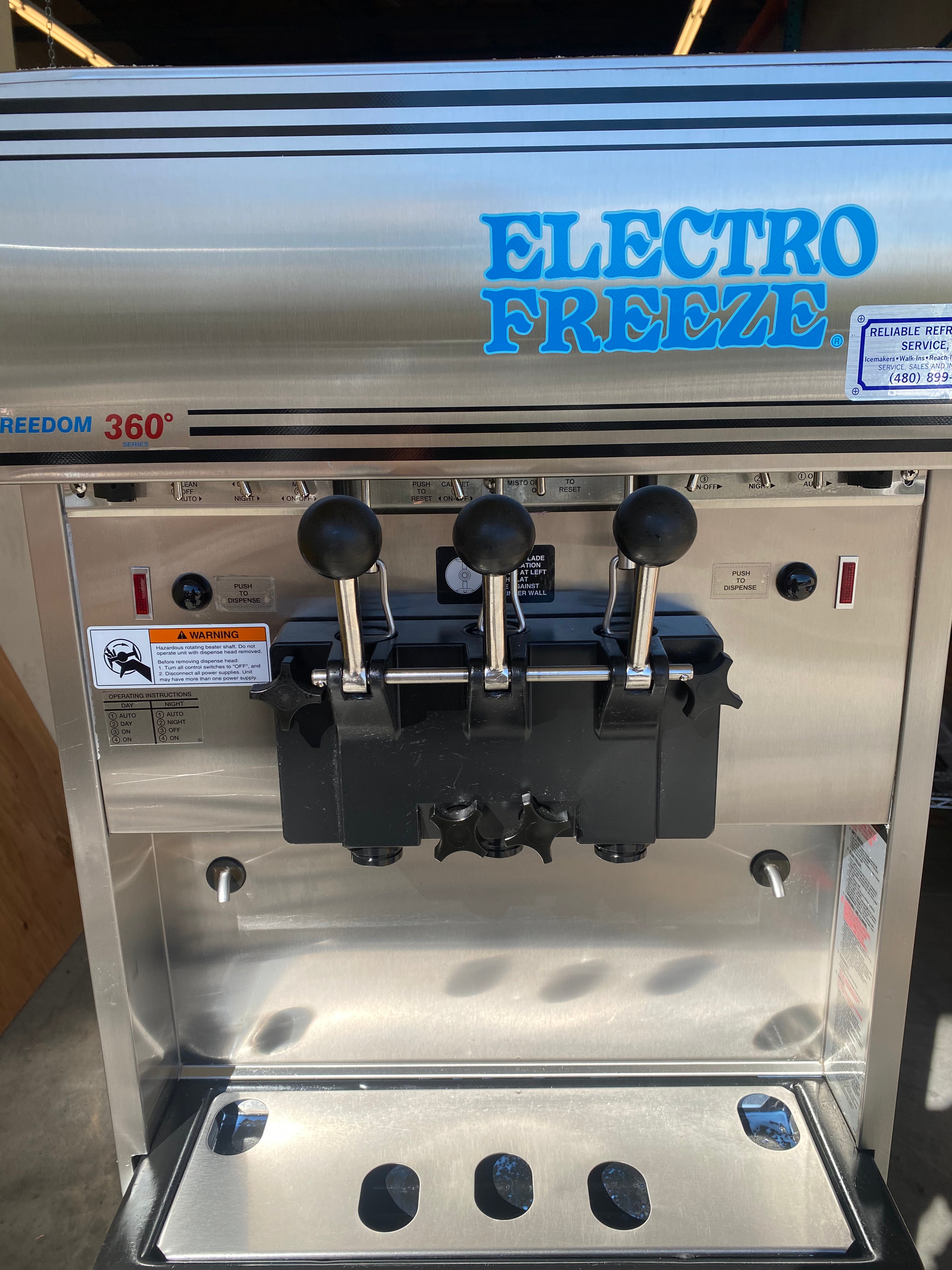 2011 99T-RMT Electrofreeze 1Ph Water Pressurized Botton Fed w/ Warranty