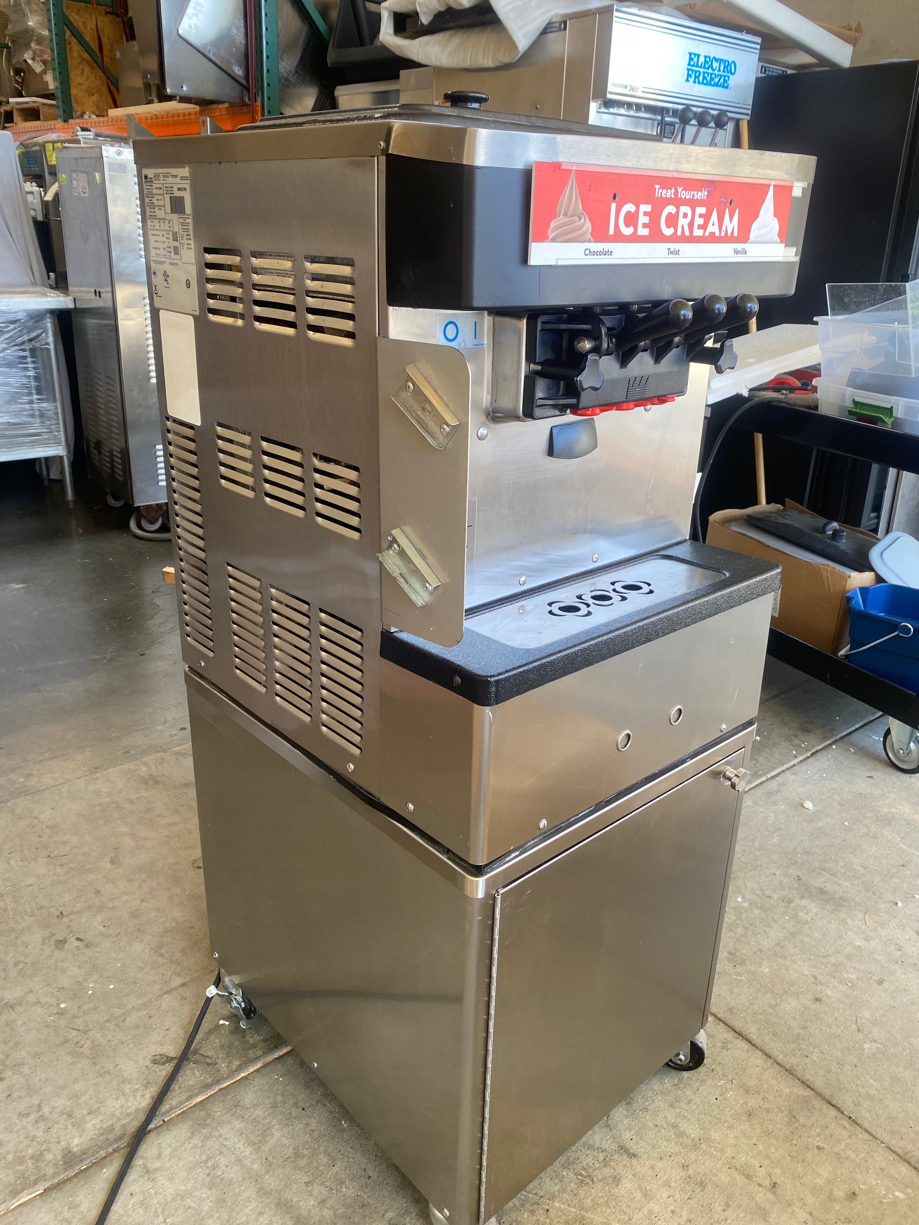 2018 Taylor C161 1ph air cooled excellent condition w/ Warranty - counter top or floor model