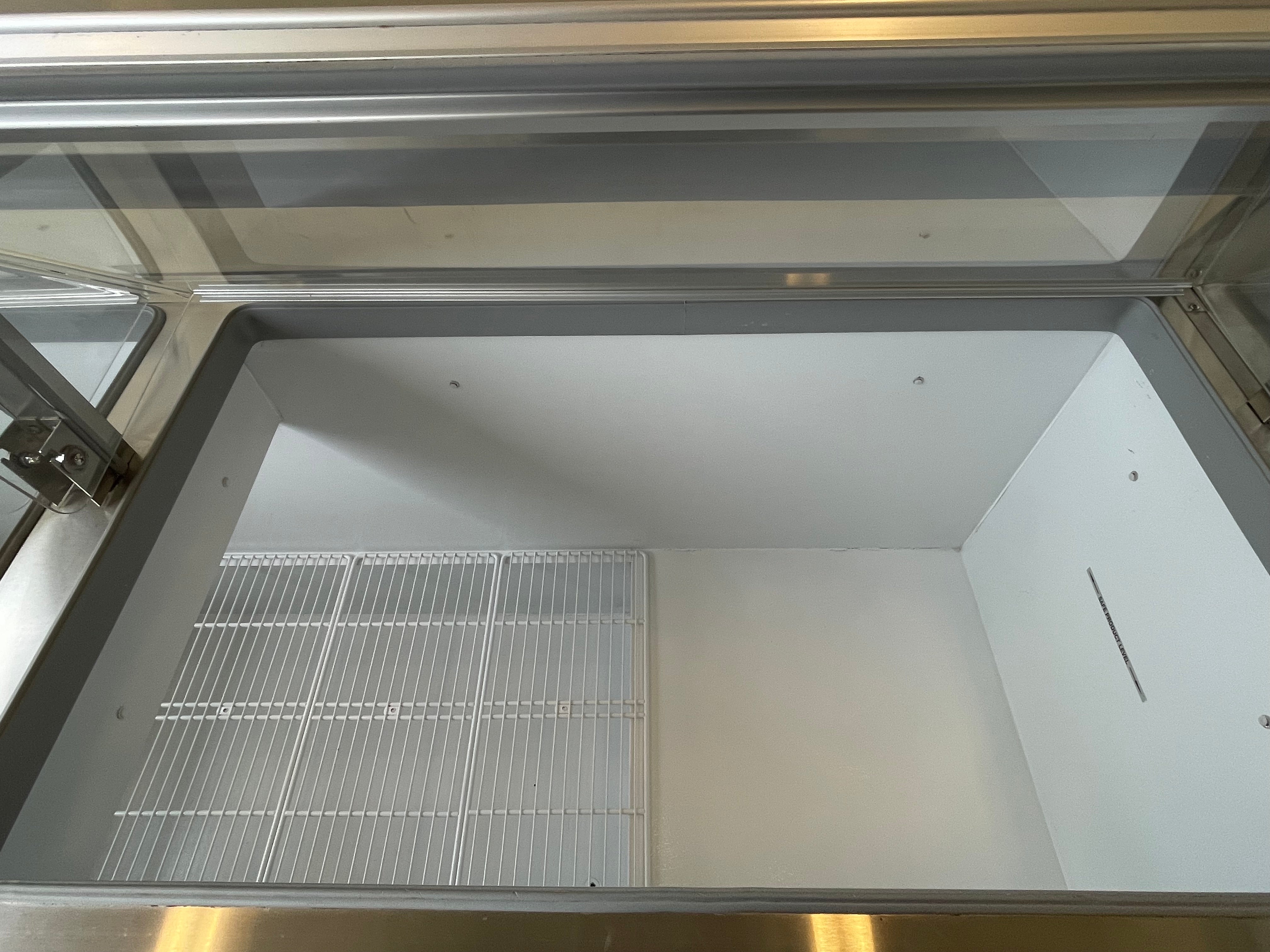 2015 Masterbilt 16 Flavor Dip Case Model DD-88