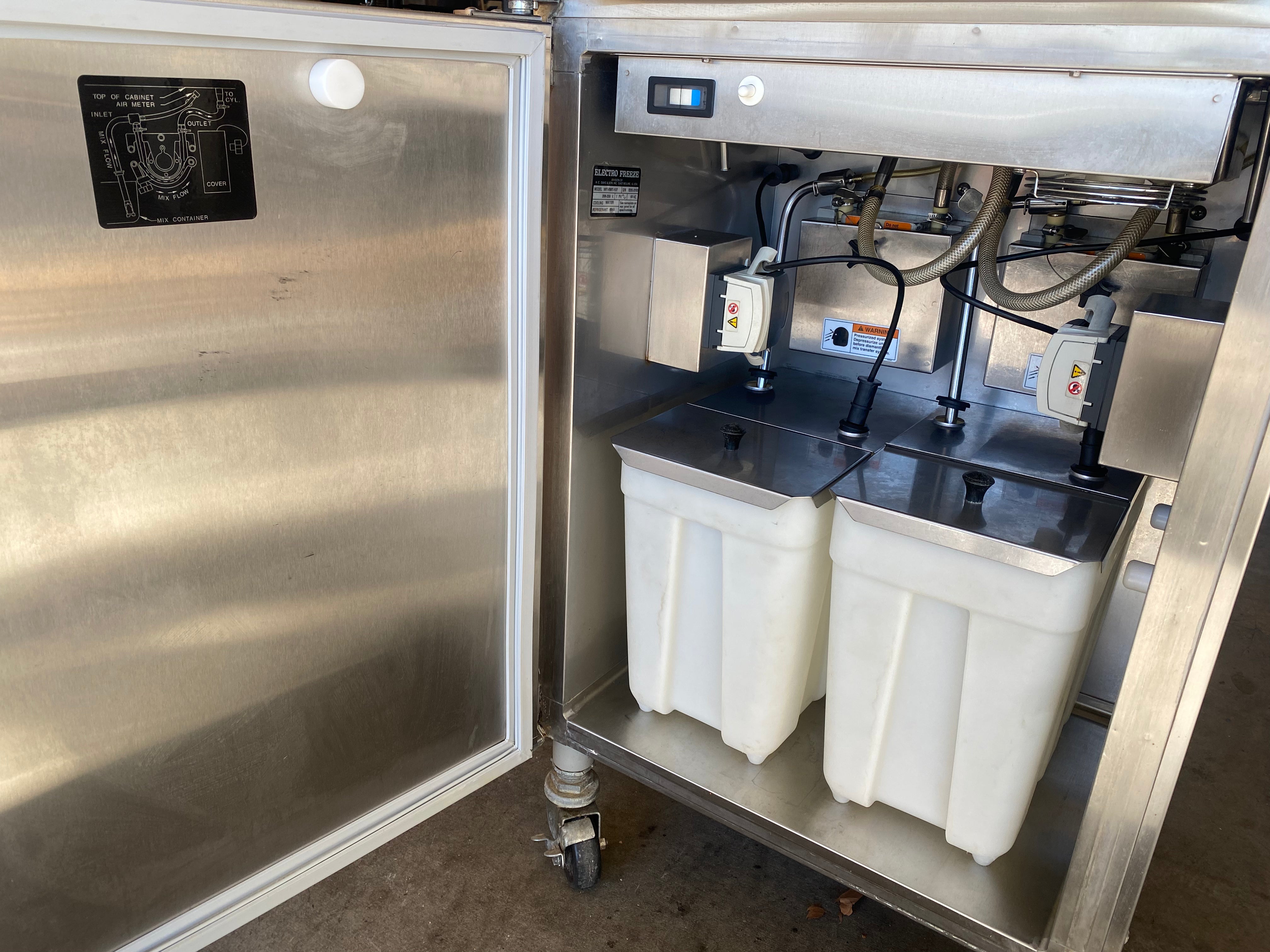 2011 99T-RMT Electrofreeze 1Ph Water Pressurized Botton Fed w/ Warranty