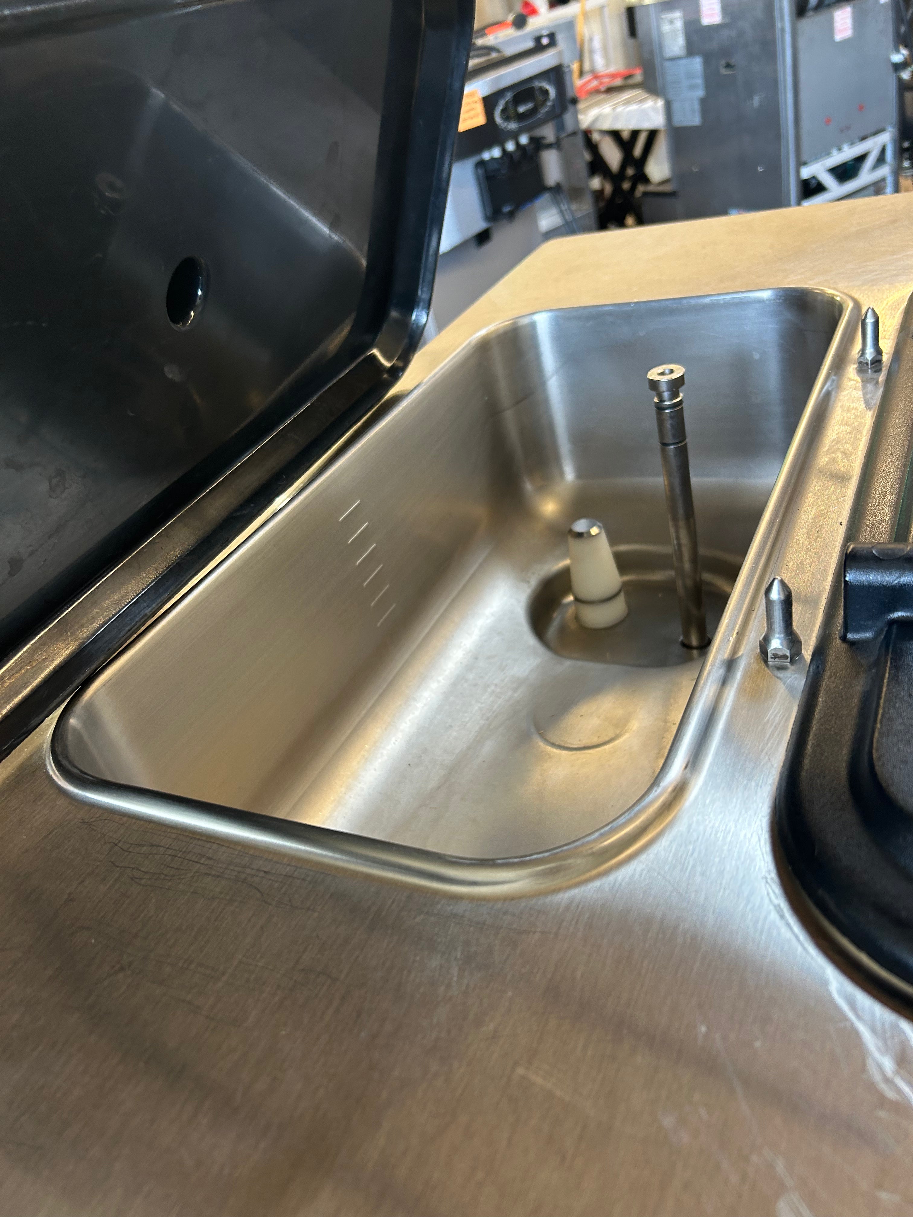 2010 C713 1PH Air w warranty (partial payment)