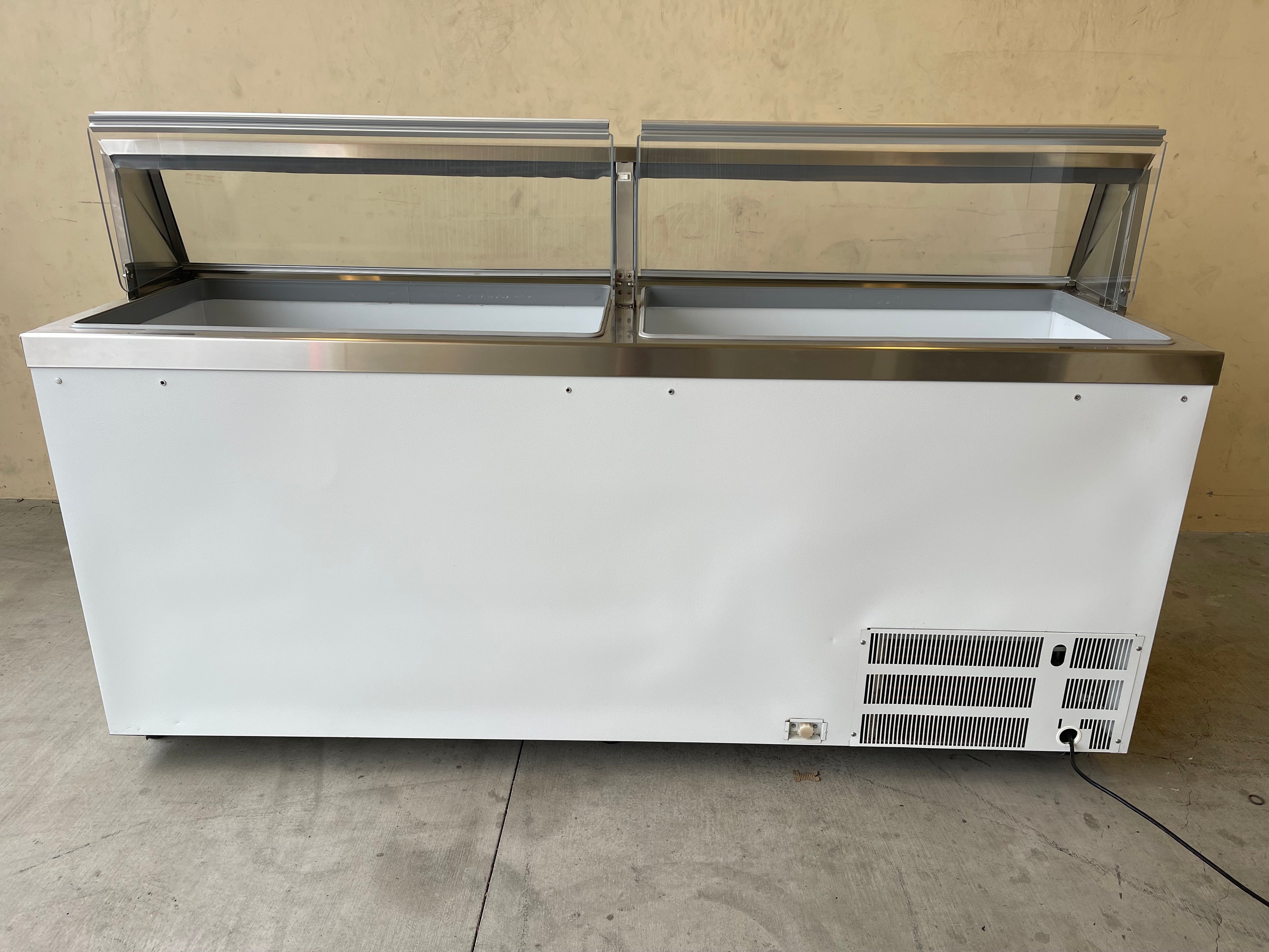 2015 Masterbilt 16 Flavor Dip Case Model DD-88