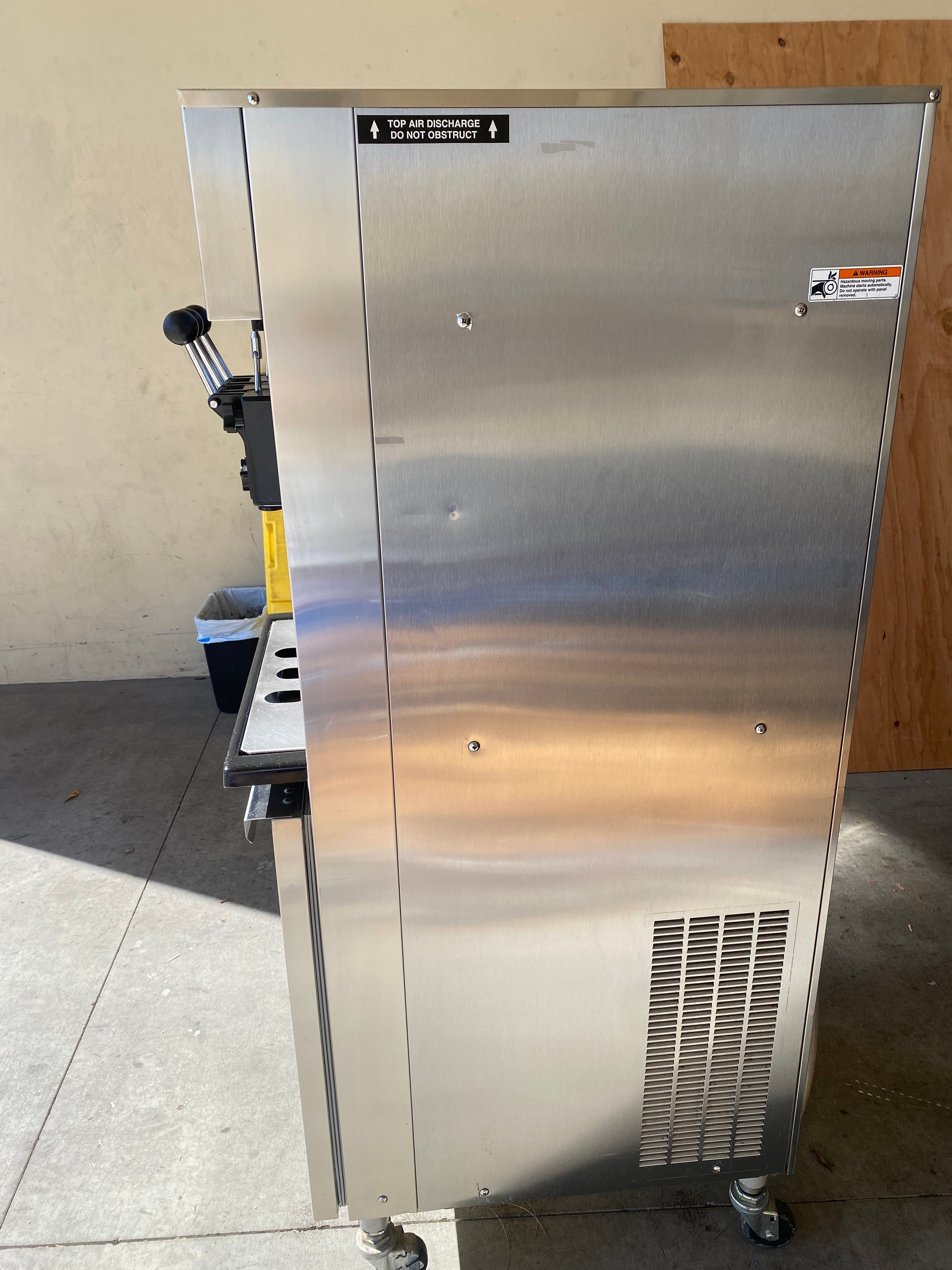 2011 99T-RMT Electrofreeze 1Ph Water Pressurized Botton Fed w/ Warranty