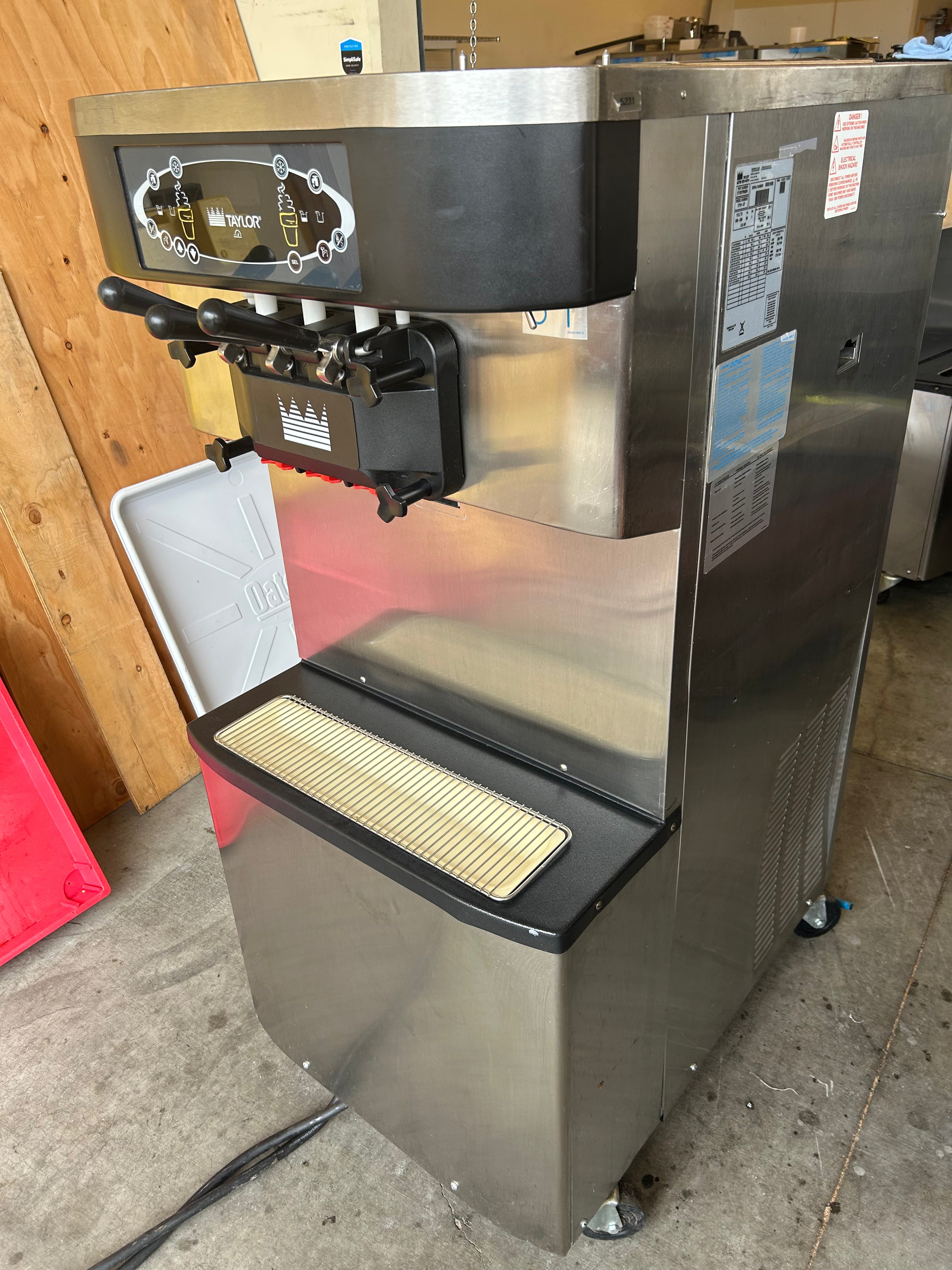 2009 Taylor c713 1ph Water w/ Warranty