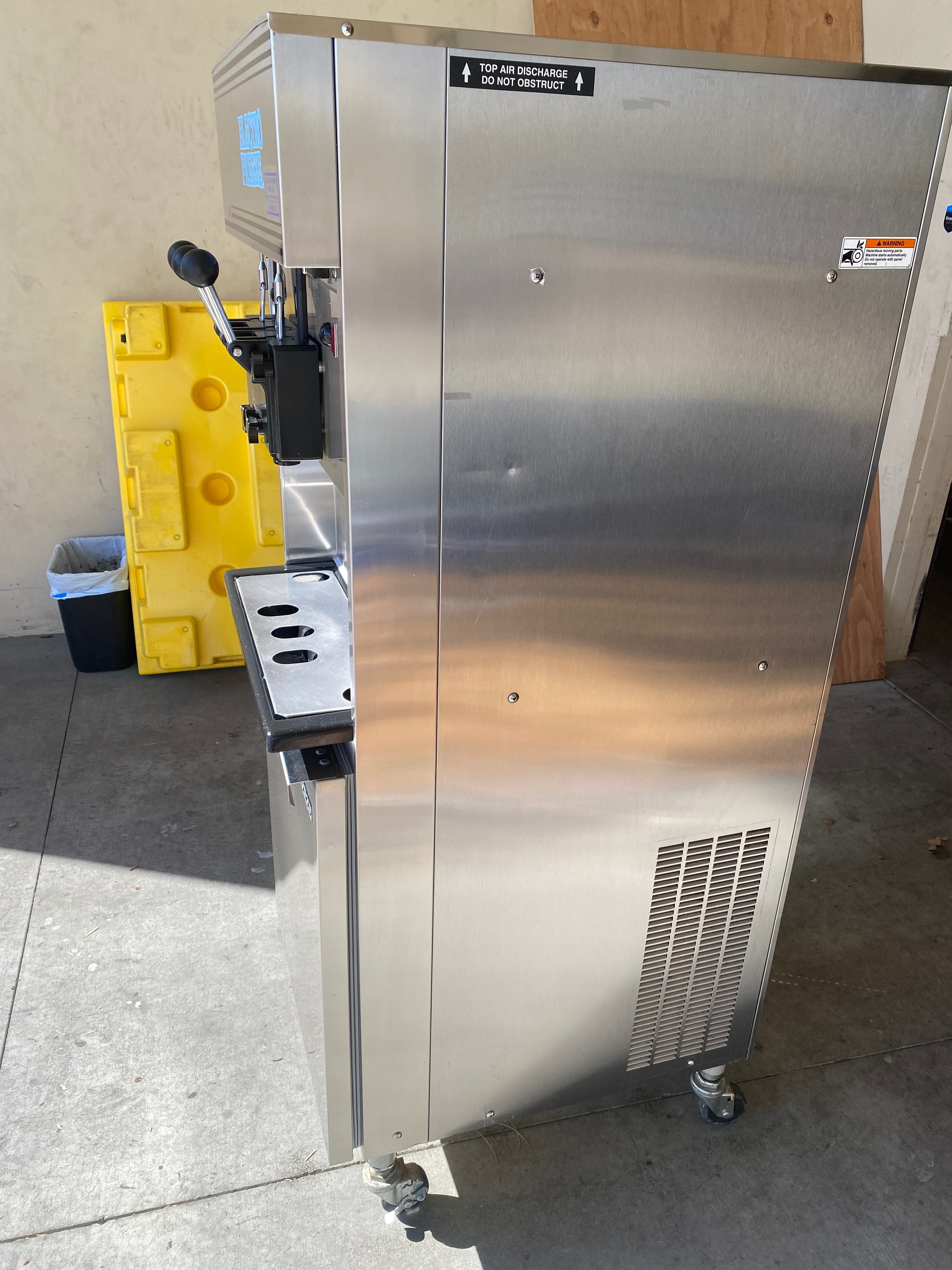 2011 99T-RMT Electrofreeze 1Ph Water Pressurized Botton Fed w/ Warranty