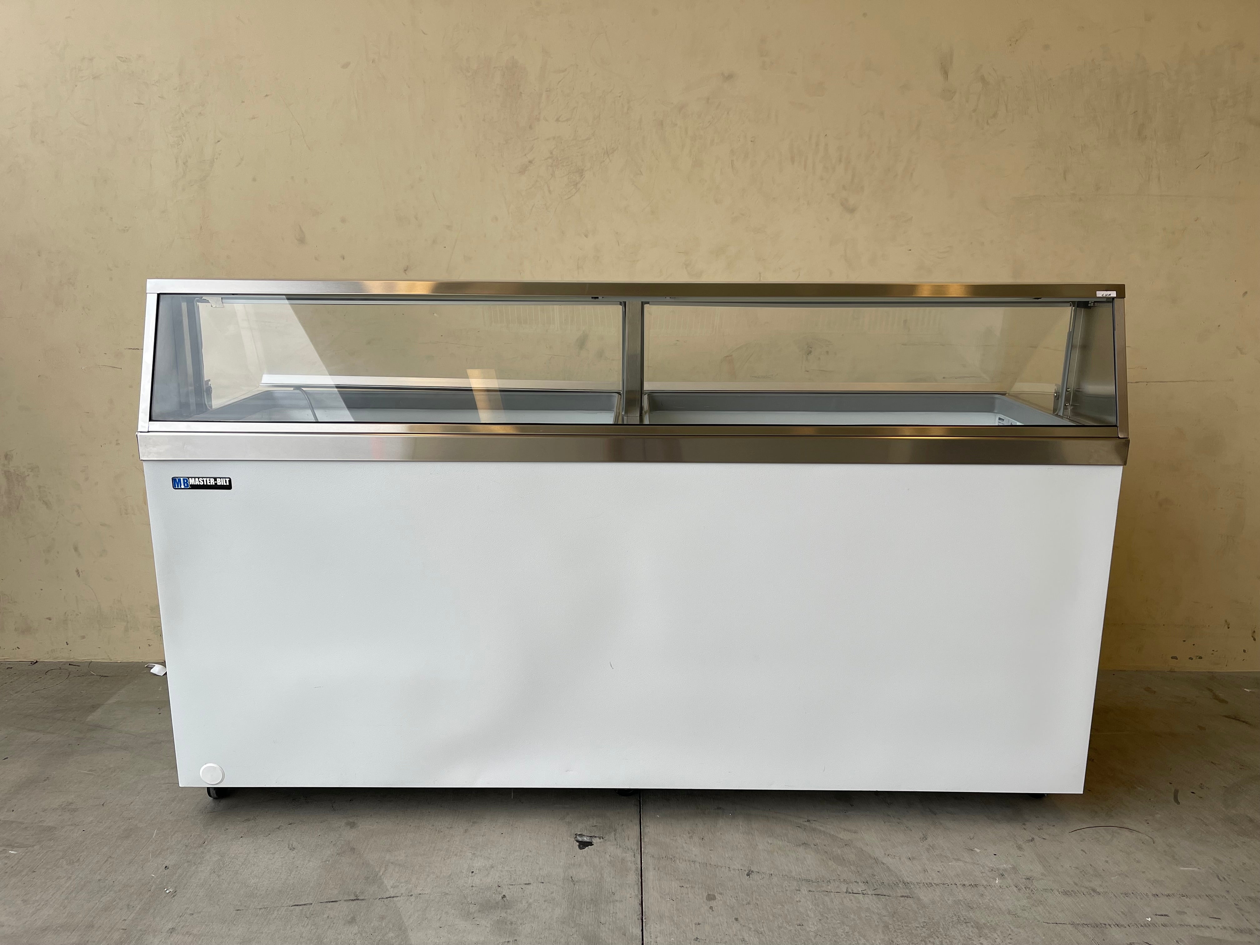 2015 Masterbilt 16 Flavor Dip Case Model DD-88