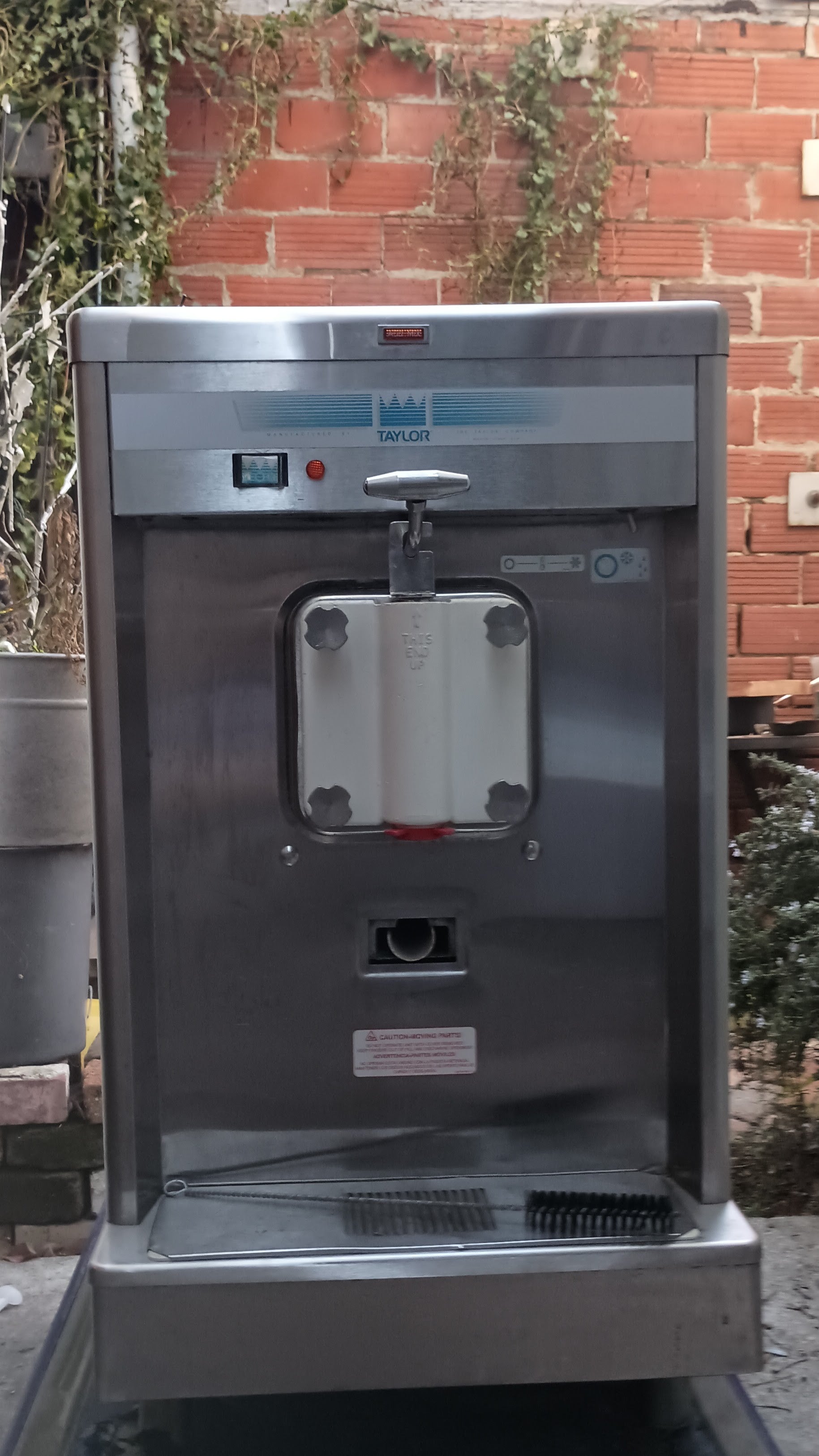 2012 Taylor 702-27 – Air Cooled – 1-Phase (220V) – SN: M2105981