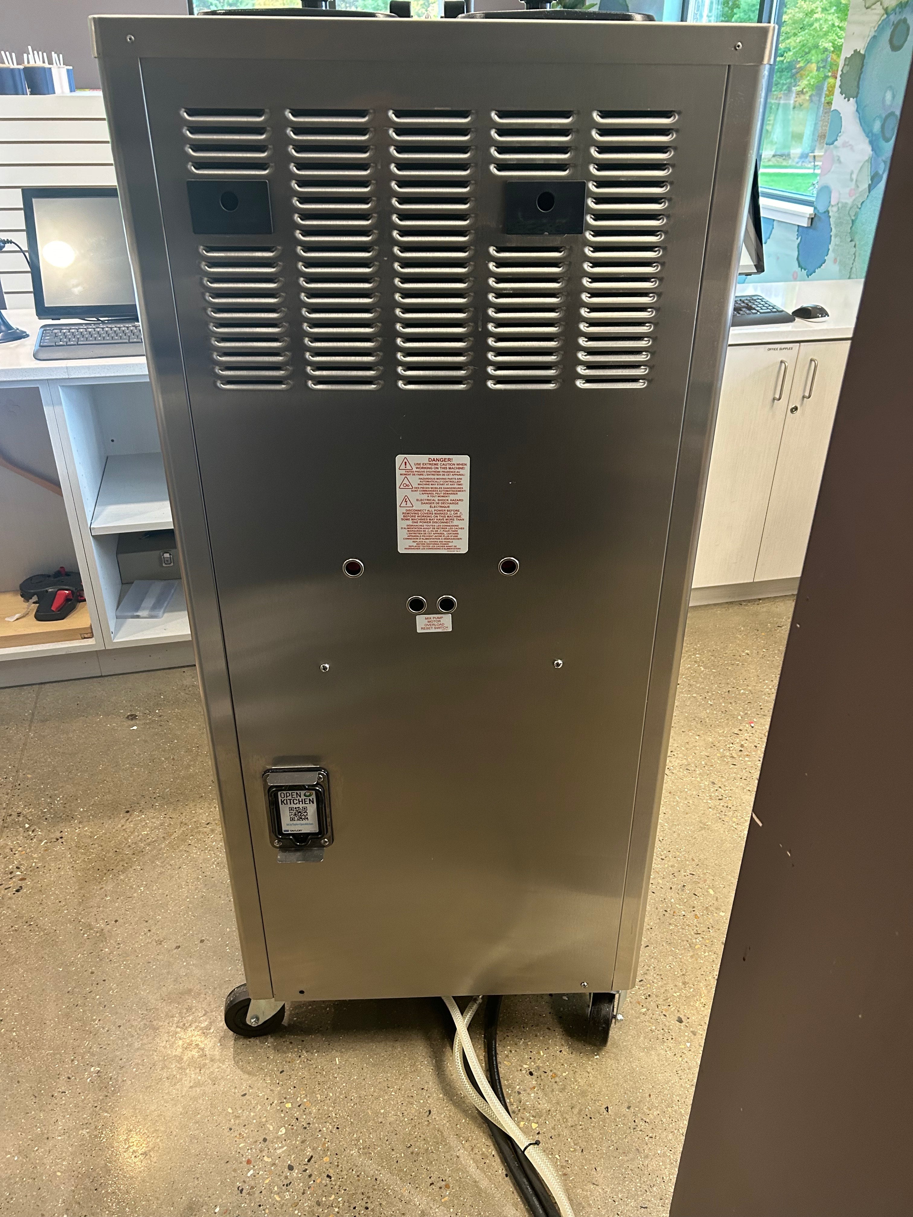 2023 like new Taylor C712-27 1ph water cooled with air pumps