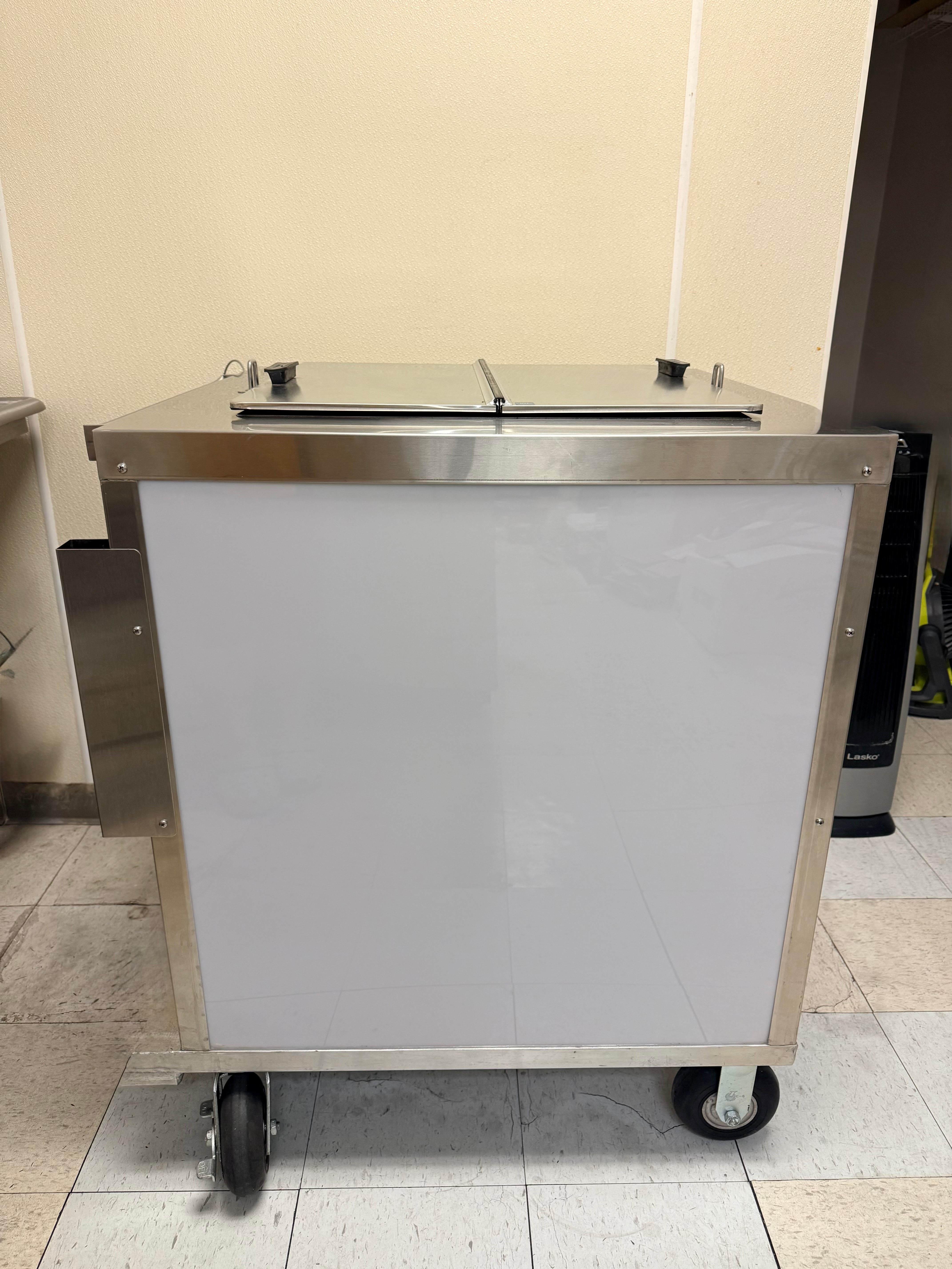 2015 Nelson C323R Raised bottom Cart with Refrigeration