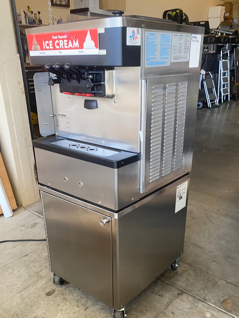 2018 Taylor C161 1ph air cooled excellent condition w/ Warranty - counter top or floor model