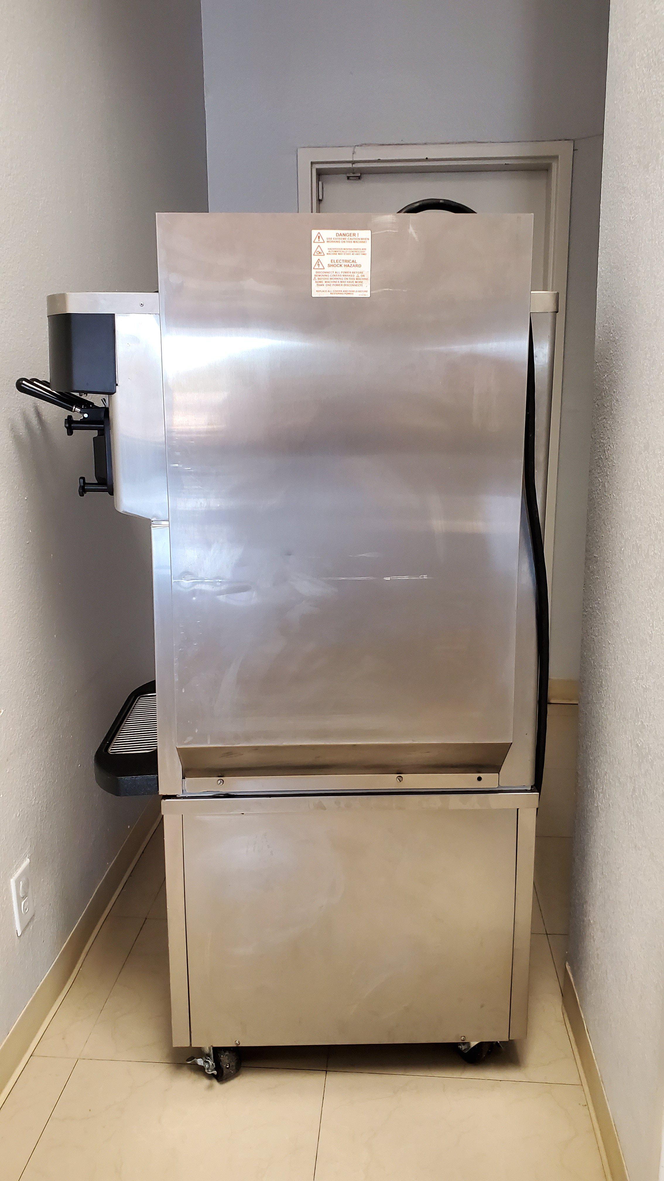 Taylor C722-27 Single Phase Air cooed Pressurized Machine excellent condition