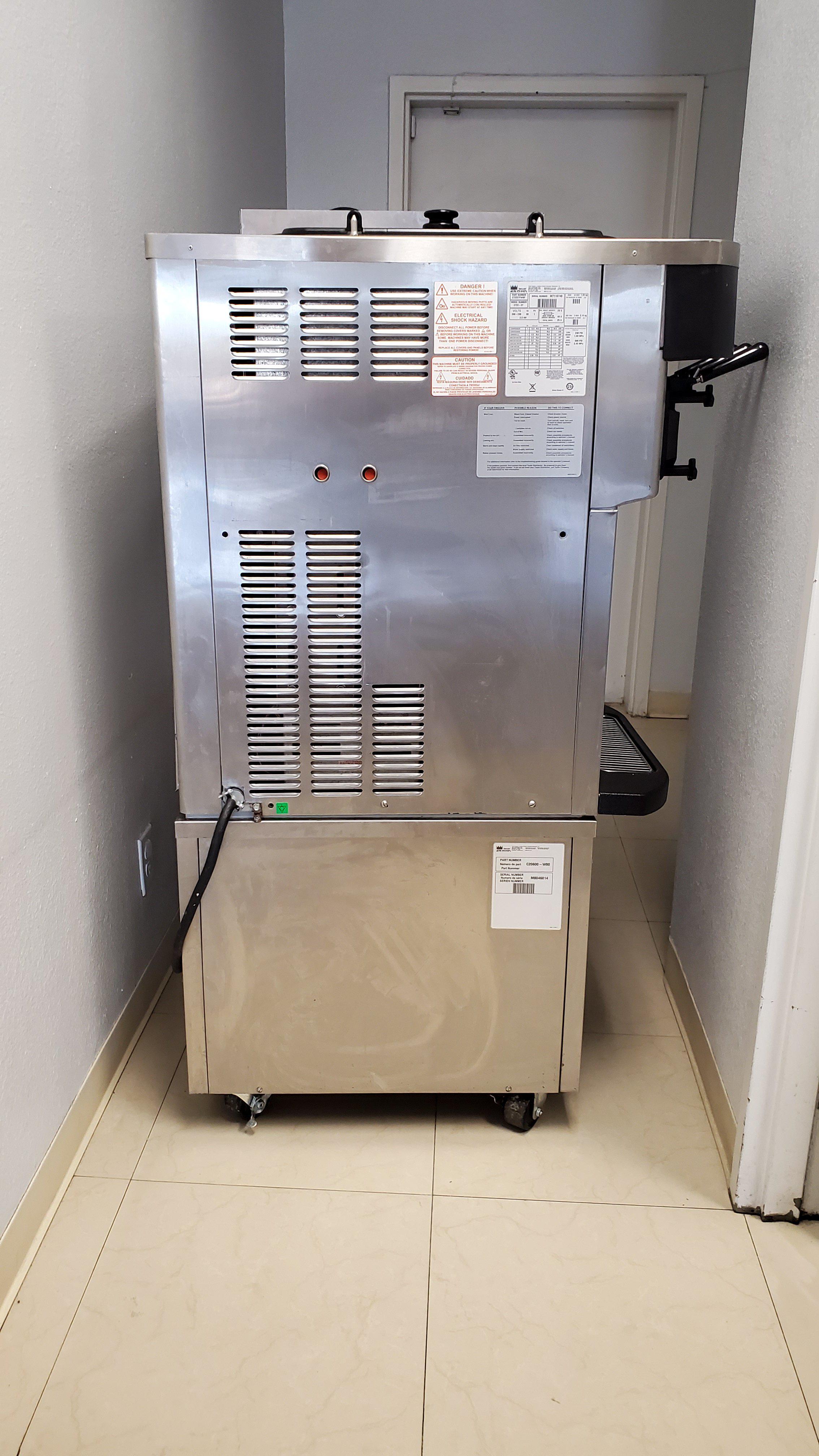 Taylor C722-27 Single Phase Air cooed Pressurized Machine excellent condition